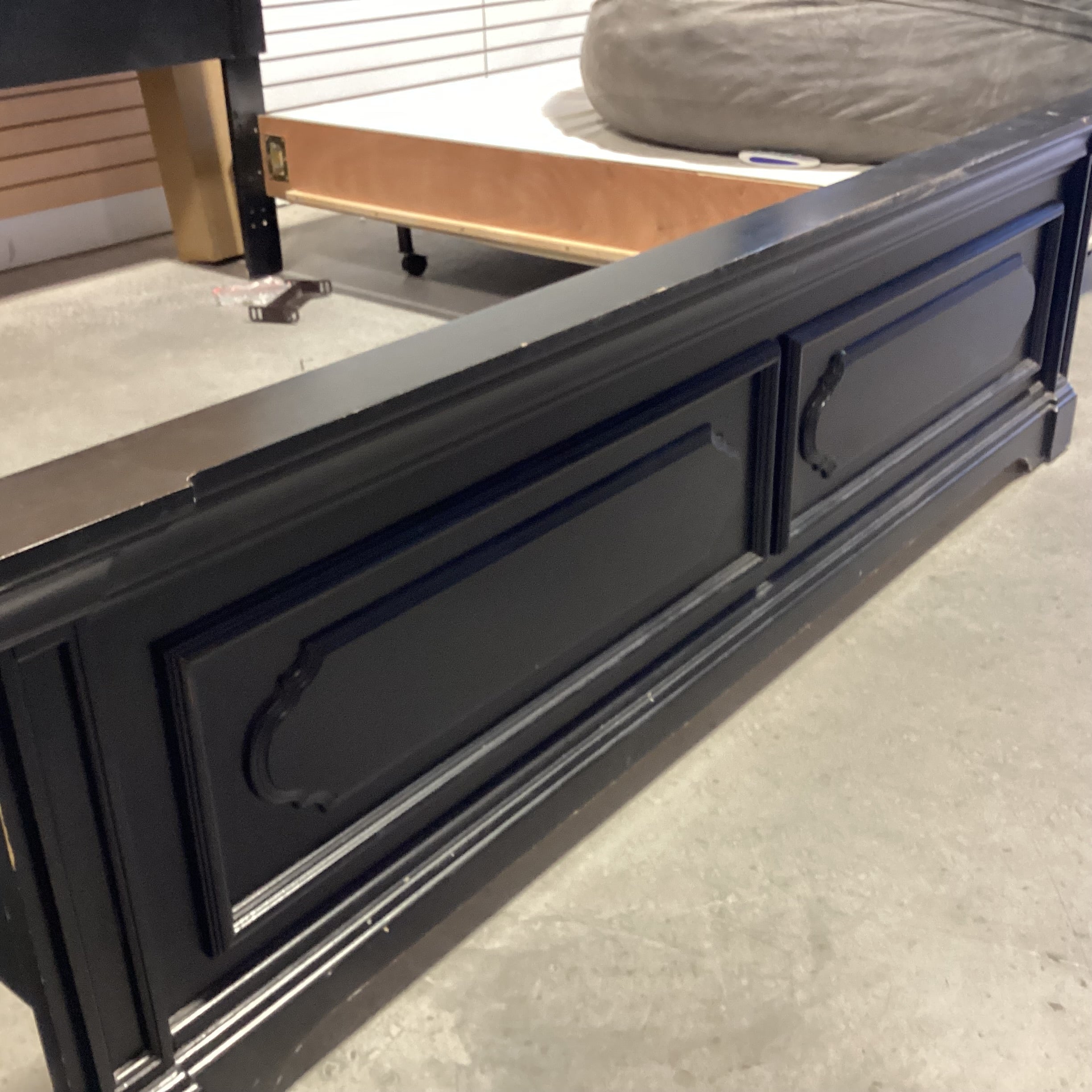 KING Black Finish Laminate Particle Wood Panel Detail Bed Set 83.5"x 87"x 60"