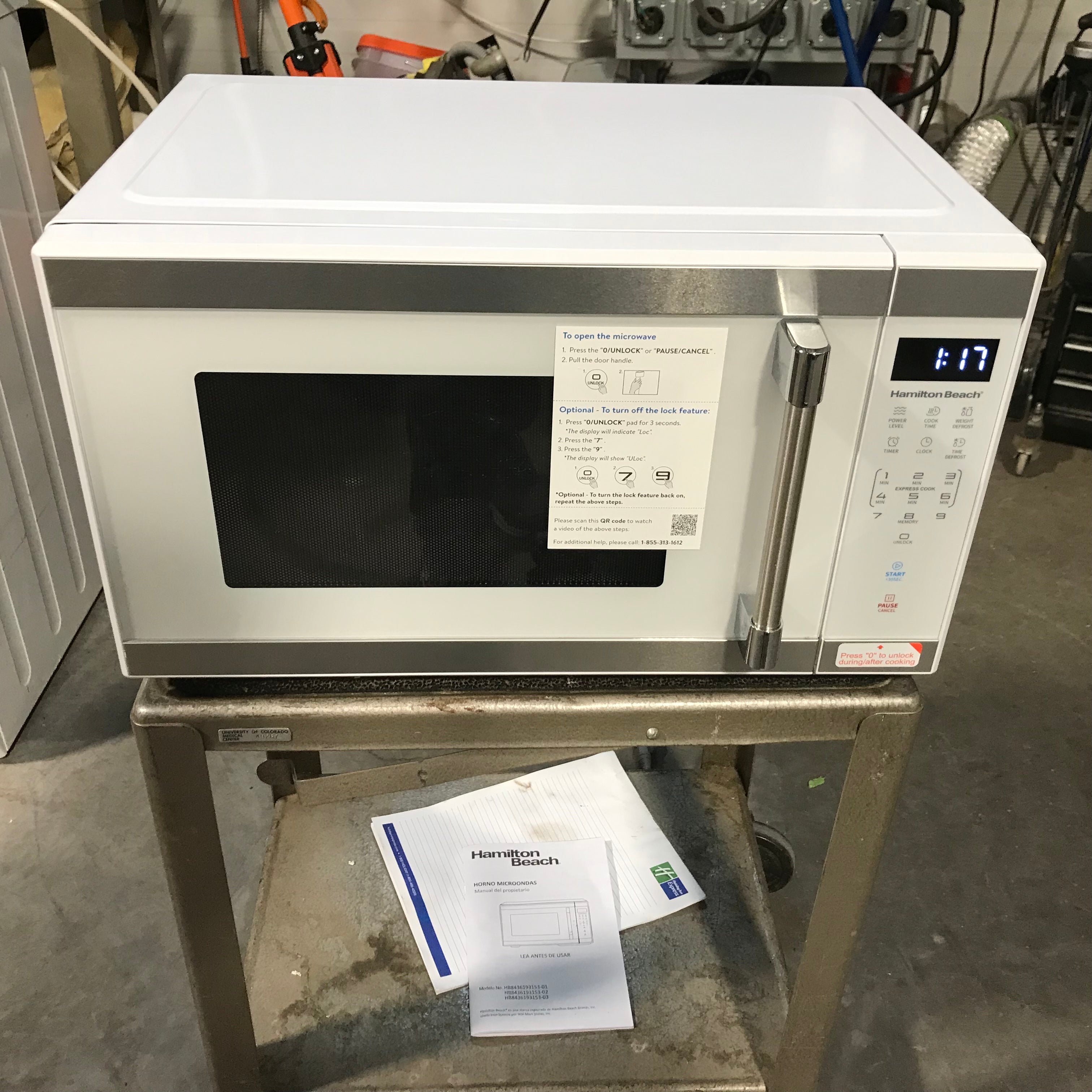 Hamilton Beach White Counter Top 1000 Watts Microwave 20.5"x 15"x 12"