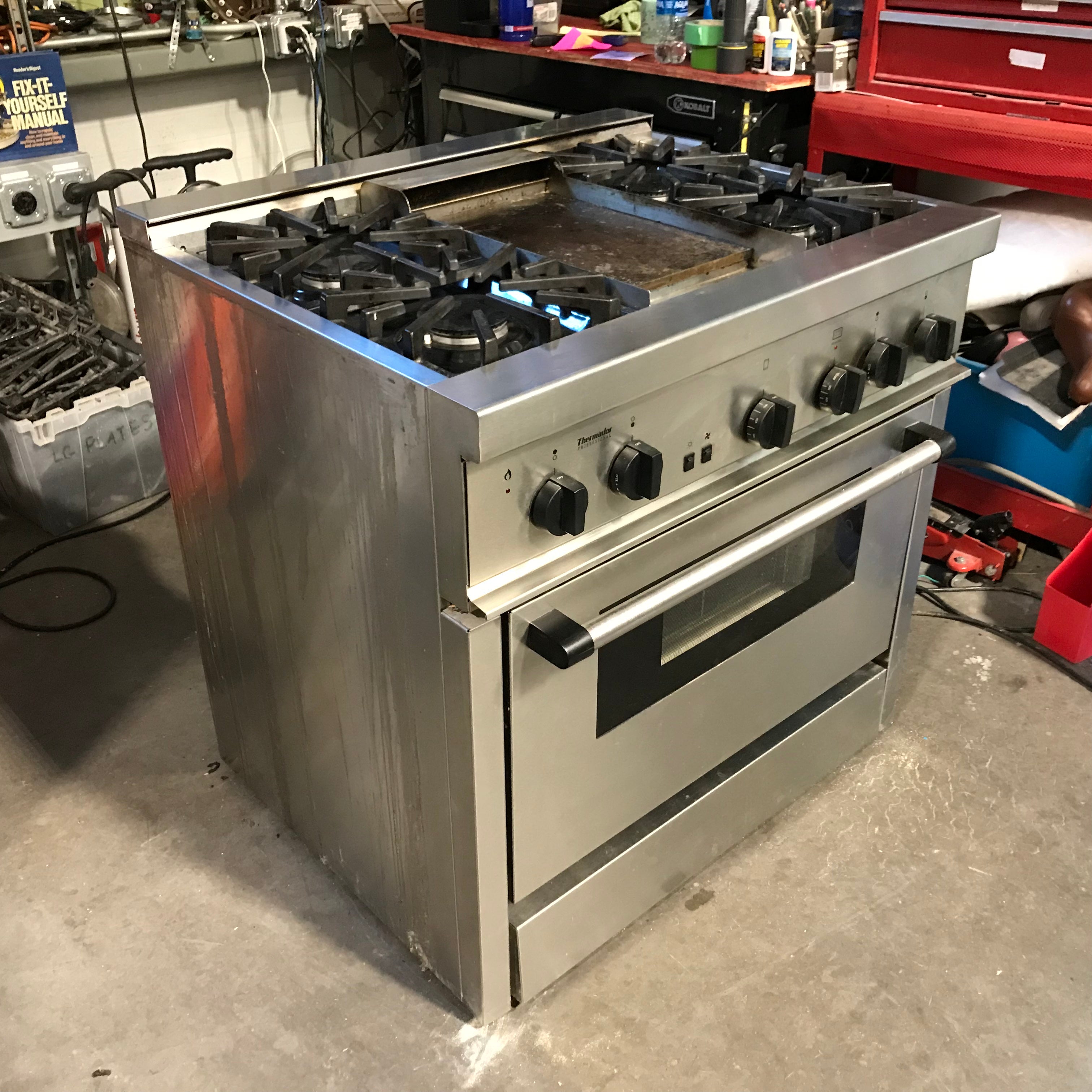 Thermador 36" Stainless Steel 4 Burner, Griddle, Gas Range 36"x 29"x 37.5"