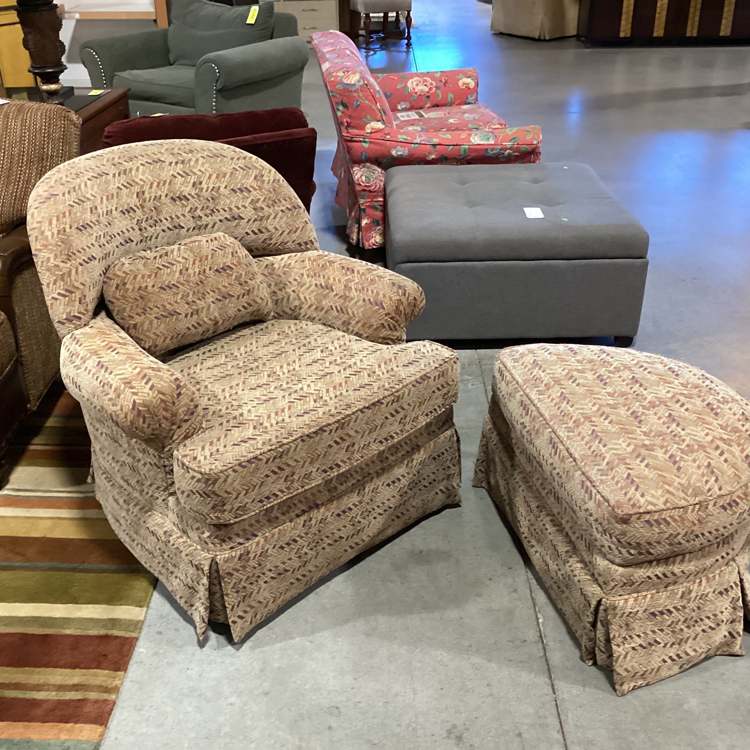 Tan Purple Olive Multi Design With Ottoman Swivel Chair 37"x 37"x 35"