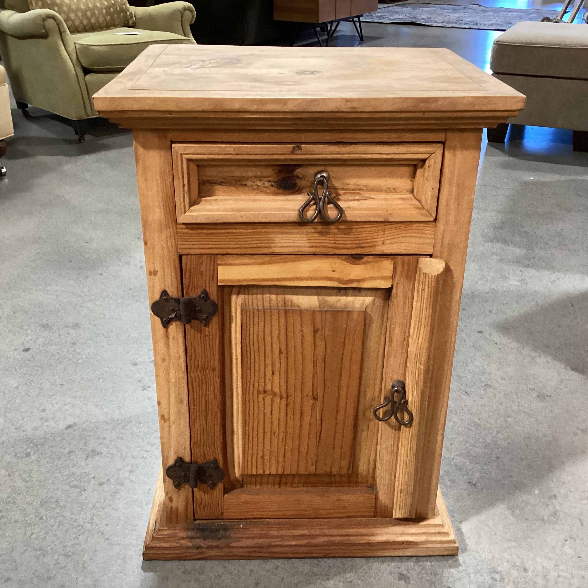 Rustic Distressed Natural Pine 1 Drawer 1 Door Cabinet End Table 19.5"x 16.5"x 28"