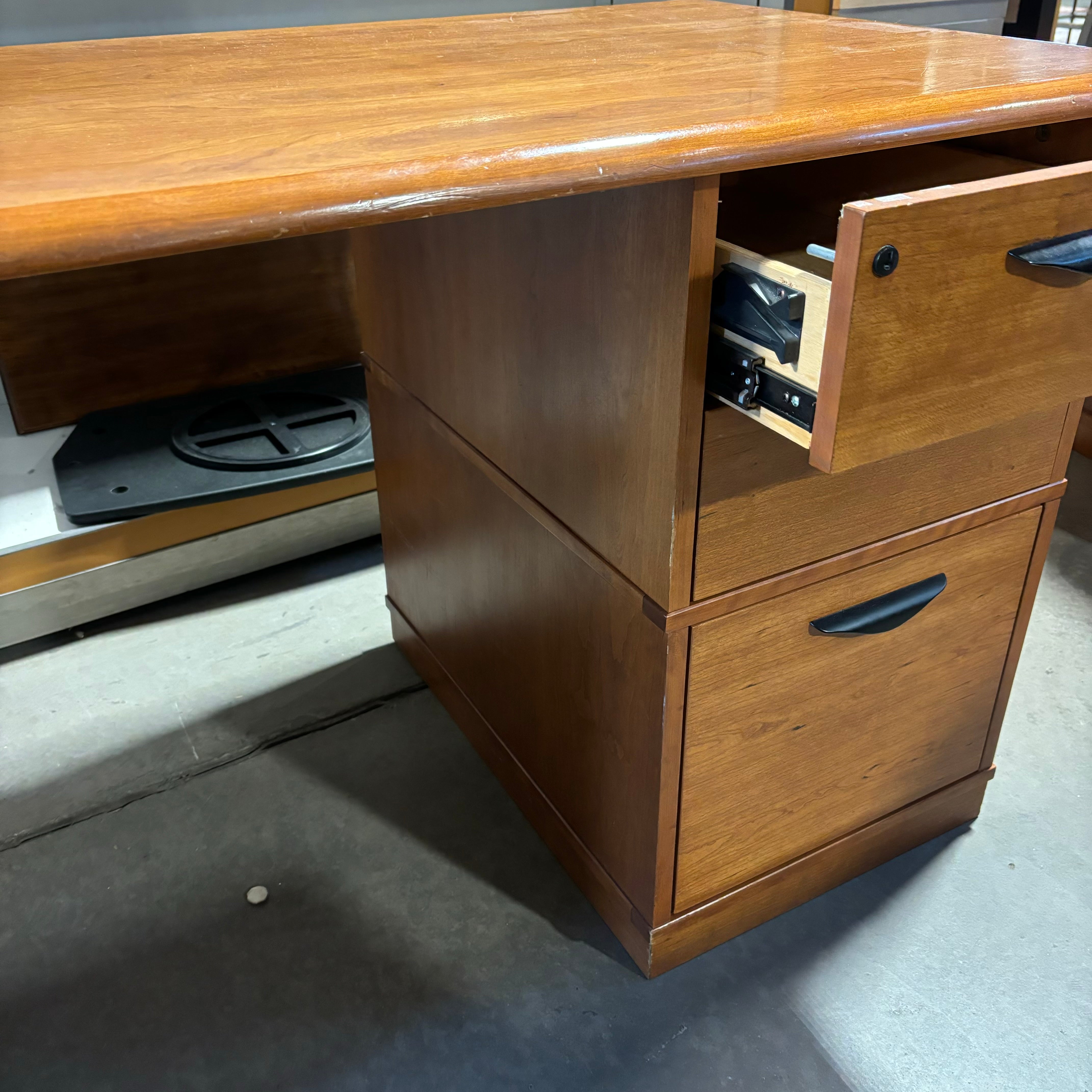 Lizell Quality Furniture Cherry Wood 5 Drawer Desk 60"x 25"x 29"
