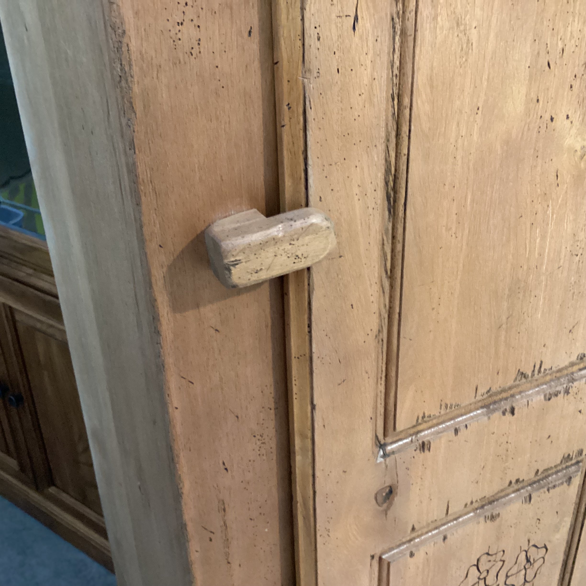 Antique Solid Carved Natural Wood 1 Door Wardrobe Armoire 31.5"x 21.5"x 71"