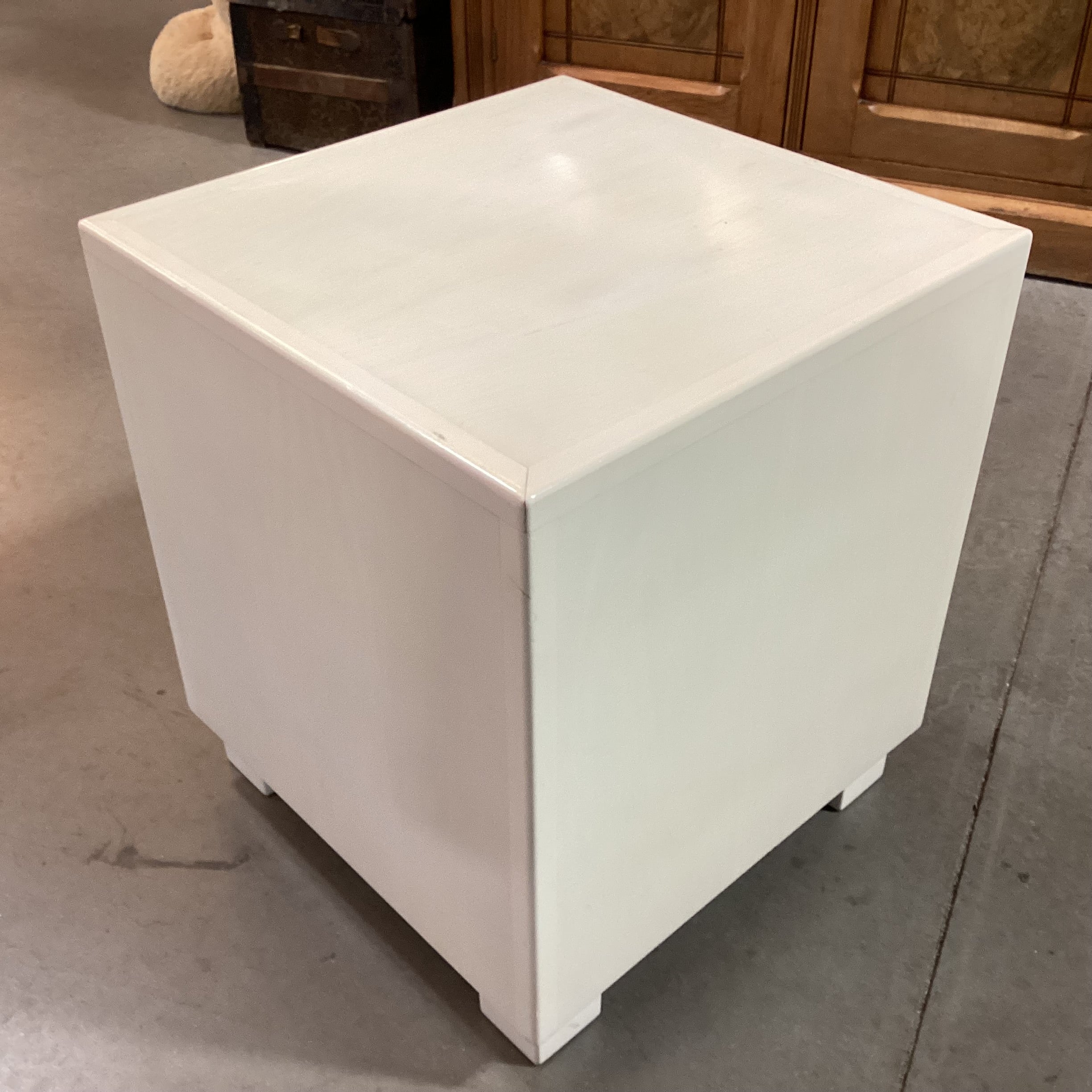 Vintage Lyle & Umbach Ltd New York Cabinet Maker Custom Cream Solid Wood Cube End Table 18"x 18"x 20"
