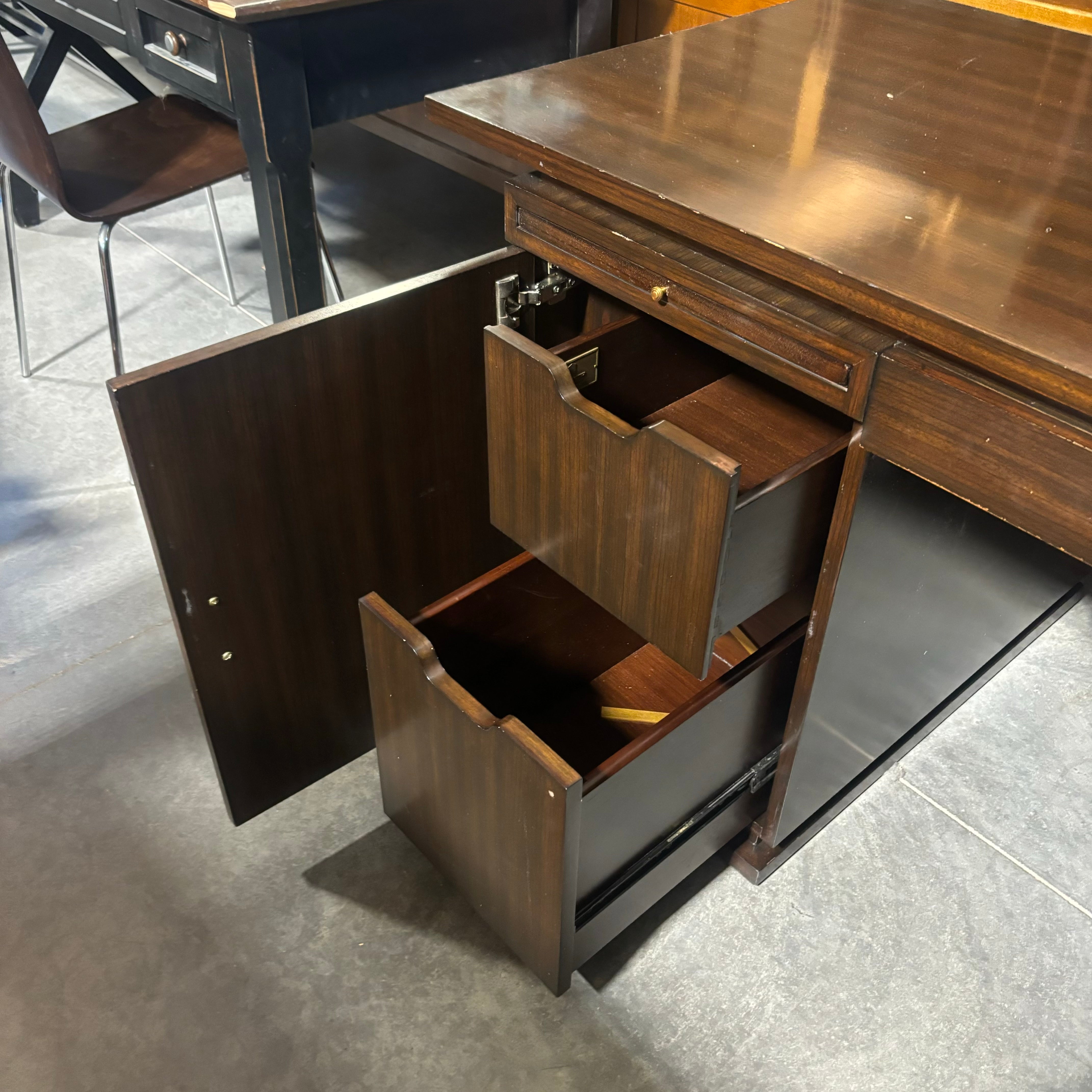 Hickory Chair By David Phoenix Caravelle 2 Door Multi Drawer Desk 72"x 32"x 30"