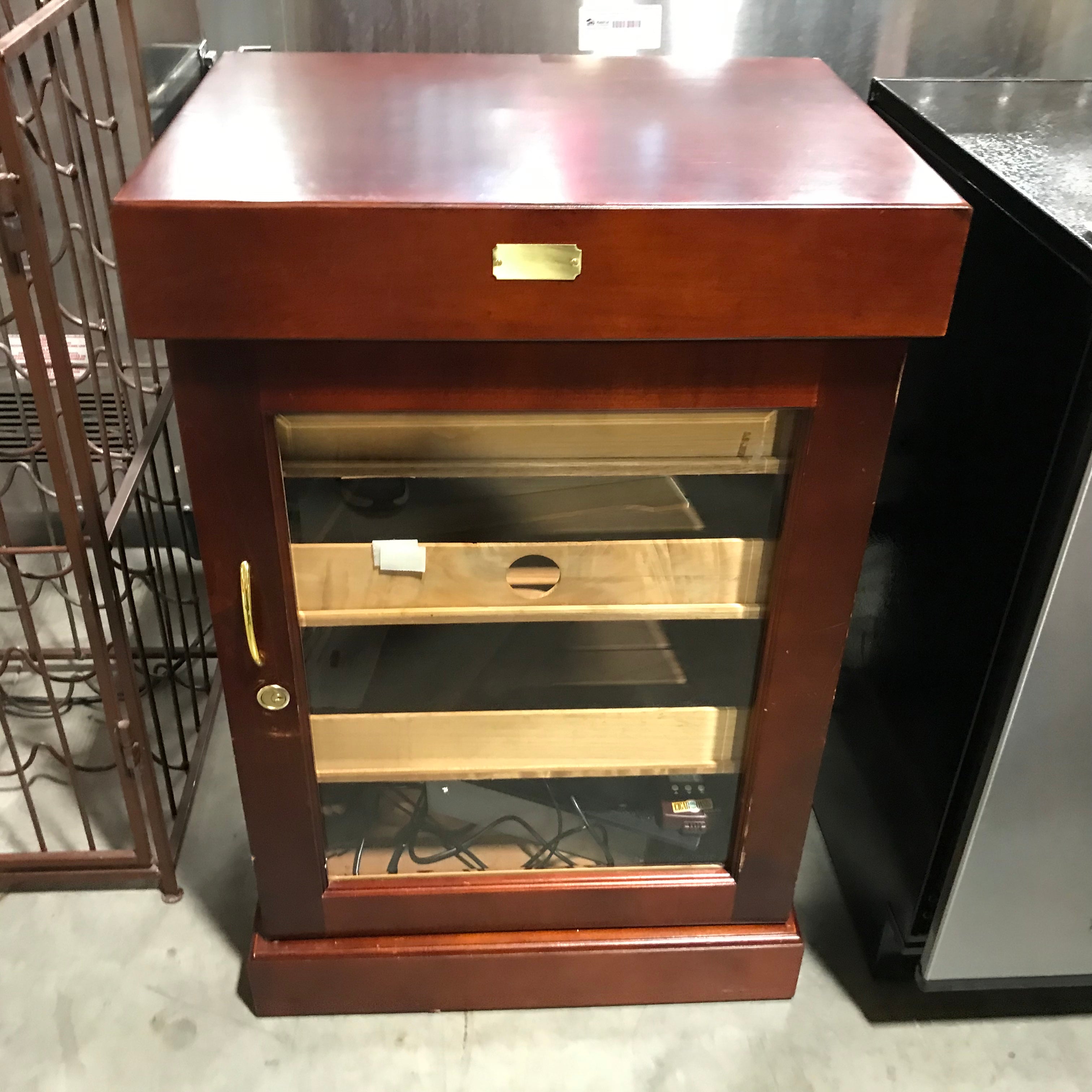 Cigar Oasis Brown Cigar Cabinet 23"x 17"x 35"