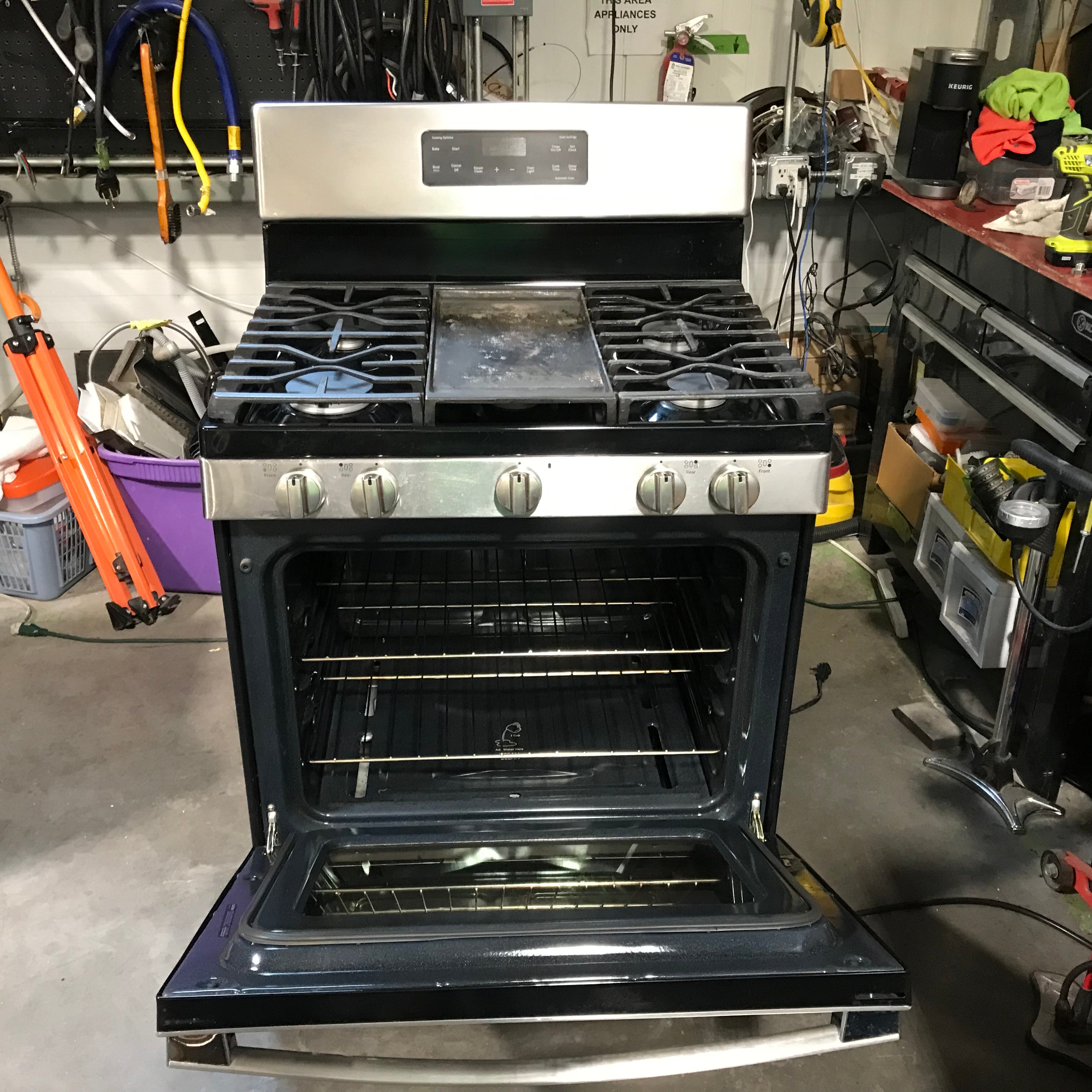 GE Stainless Steel 4 Burner, Griddle Gas Range 30"x 26"x 48"