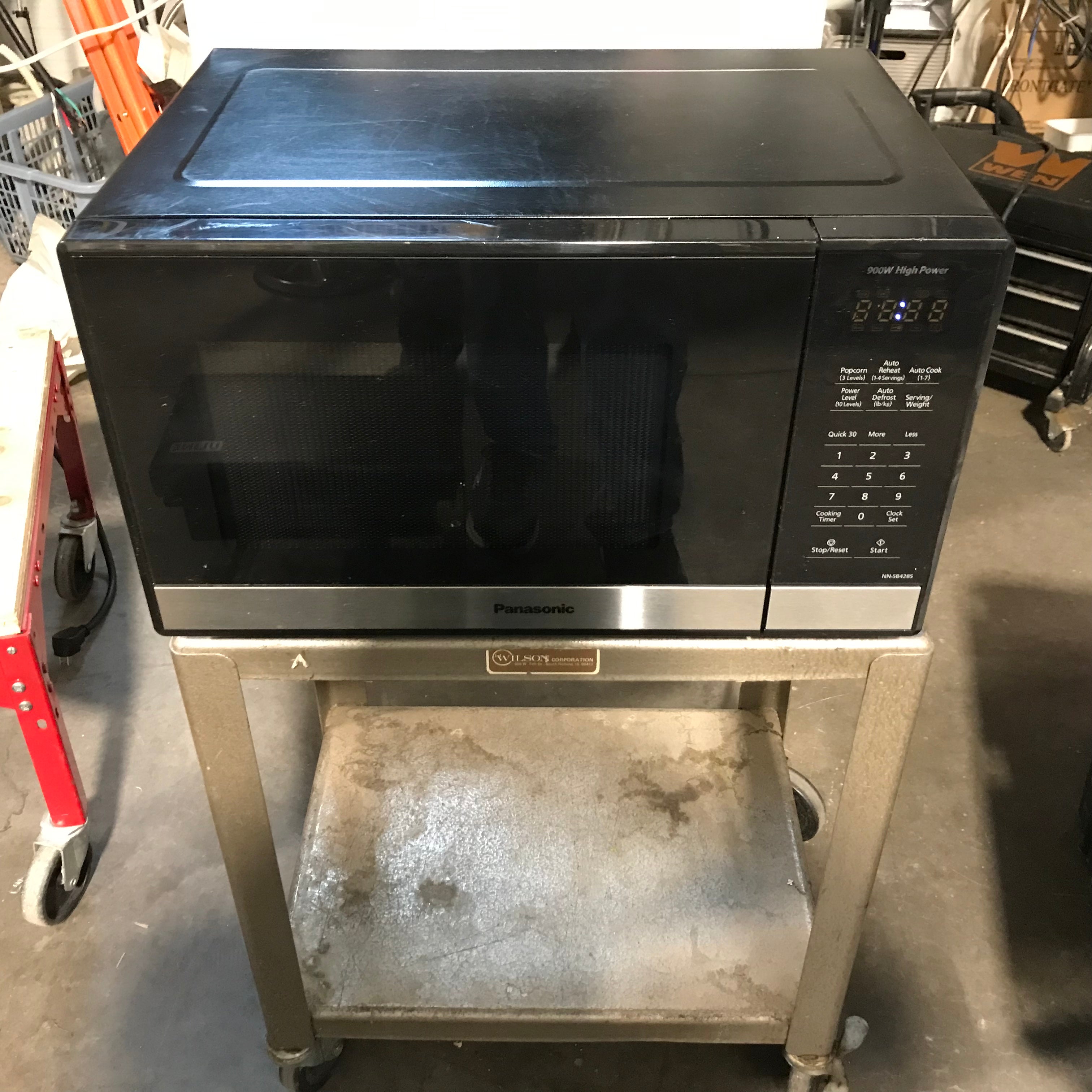 Panasonic Black 900 Watts Counter top Microwave 19"x 14"x 11.5"