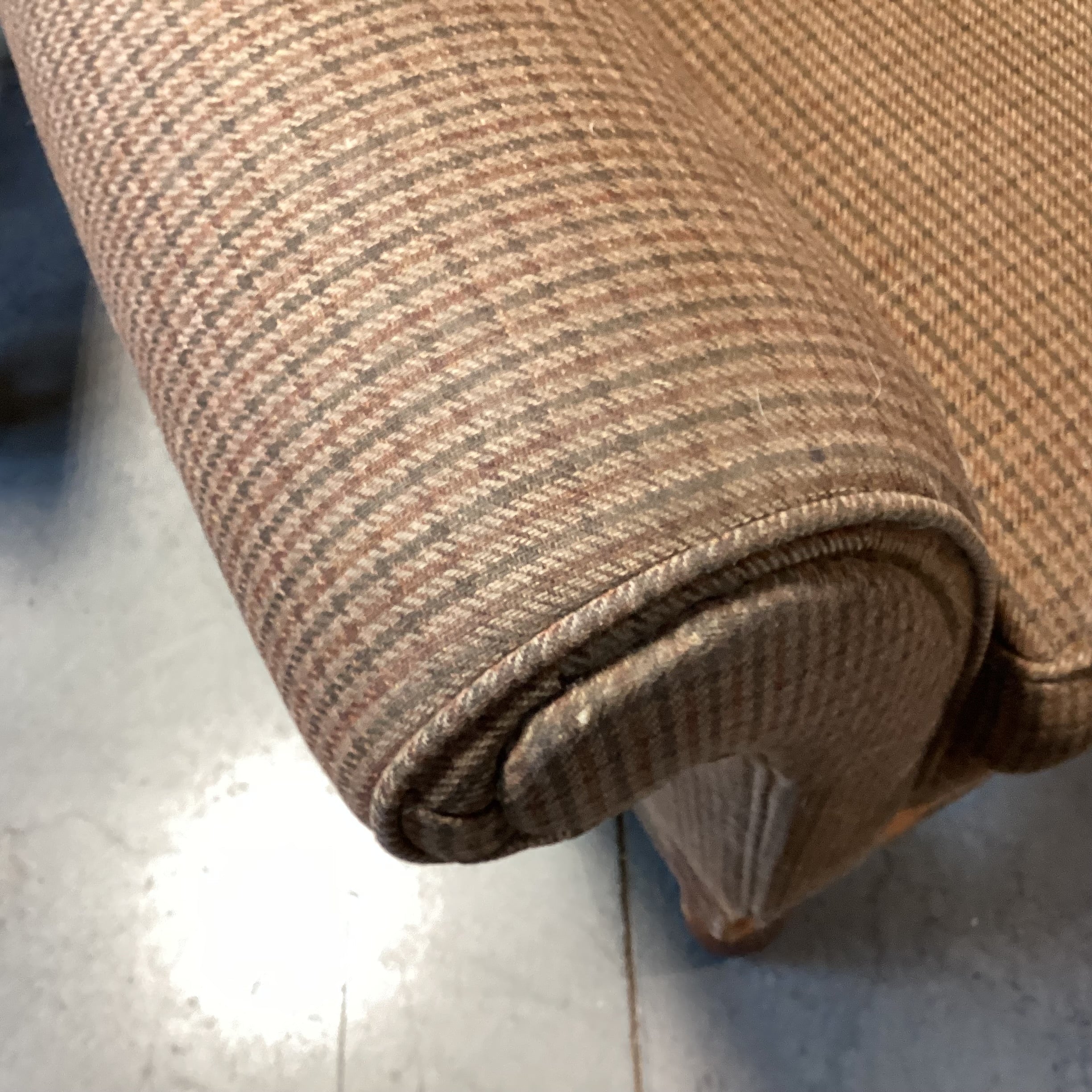 Old Hickory Brown Houndstooth Wool Blend & Log Winged Chair 39"x 32"x 39"