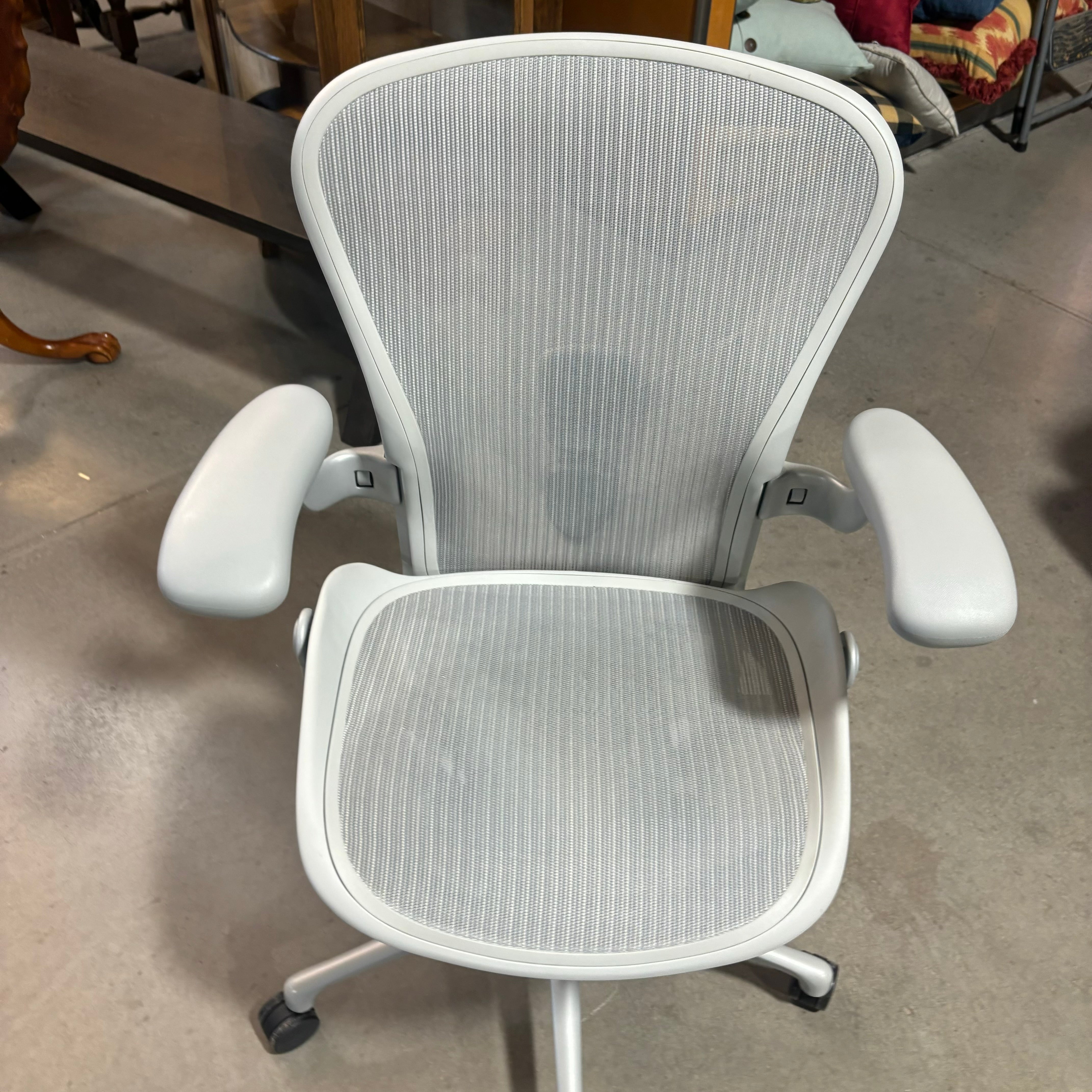 Herman Miller Aeron Grey Mesh Ergonomic Office Chair 27"x 25"x 37" to 41"