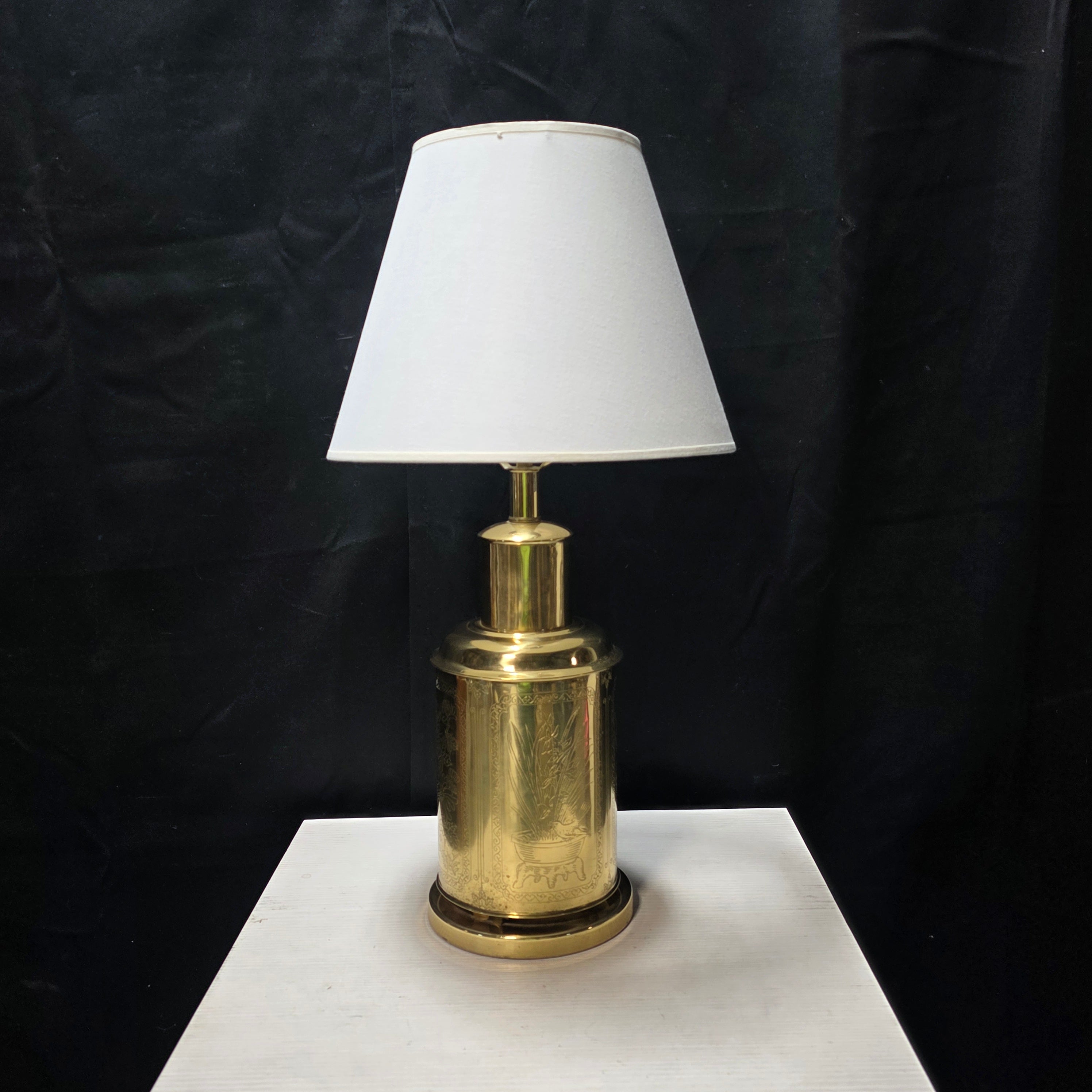 Vintage Chinosierie Brass Hollywood Asian Style Table Lamp 7" D x 25"
