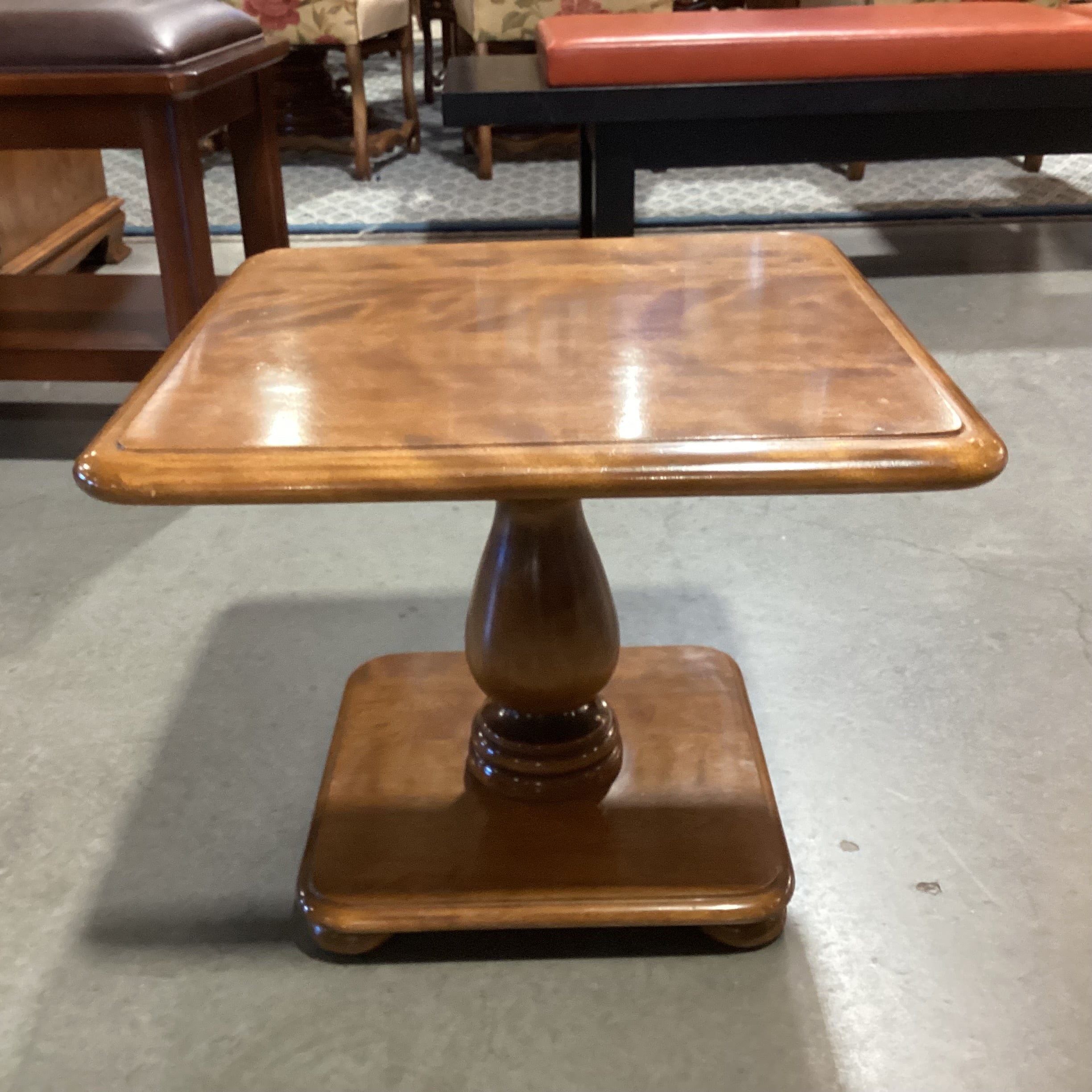 Vintage 70's Ethan Allen Heirloom Nutmeg Maple End Table 21"x 21"x 16.5"