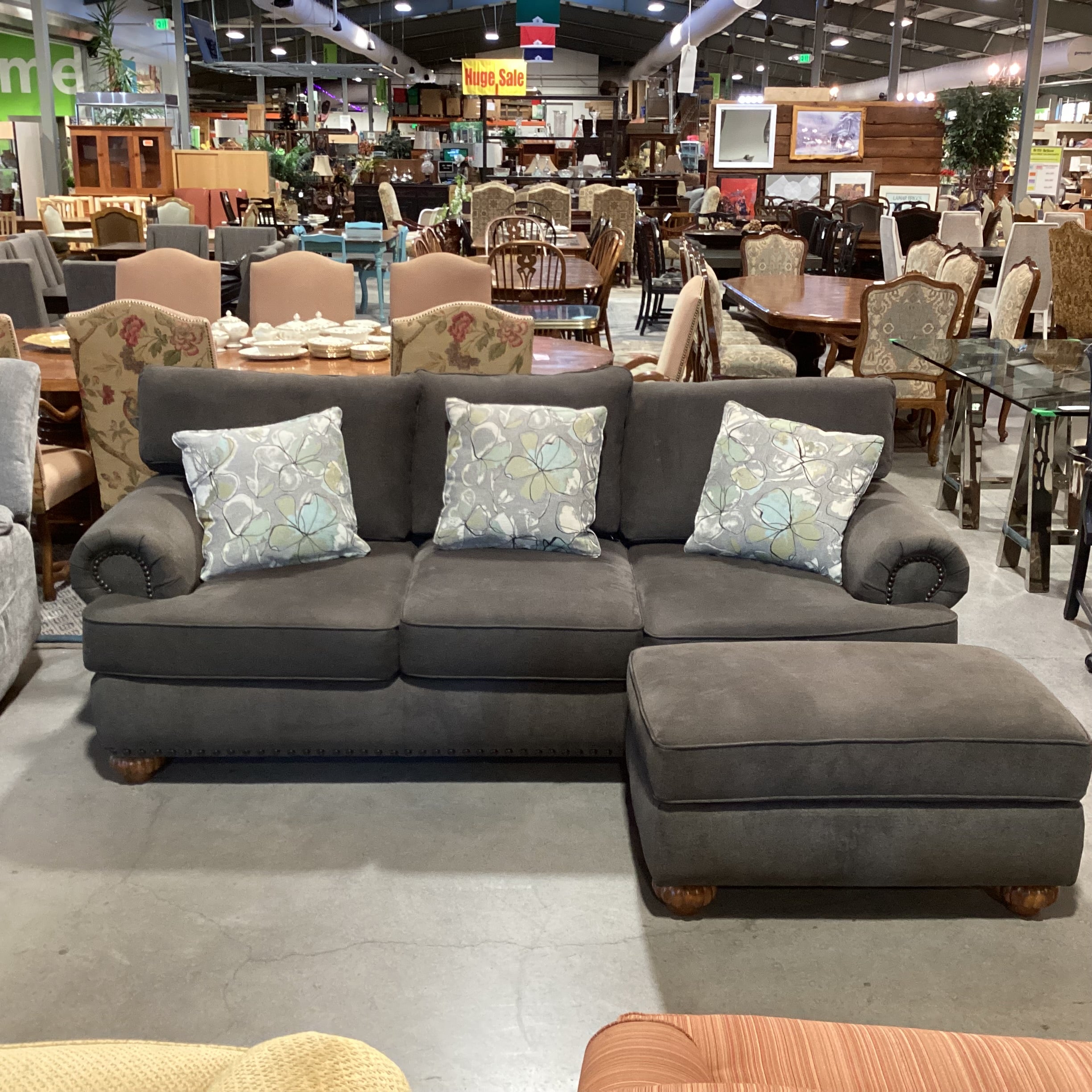 Flexsteel Charcoal Grey Nailhead & Floral Multi Accent Pillows with Ottoman Sofa 96"x 41"x 31"