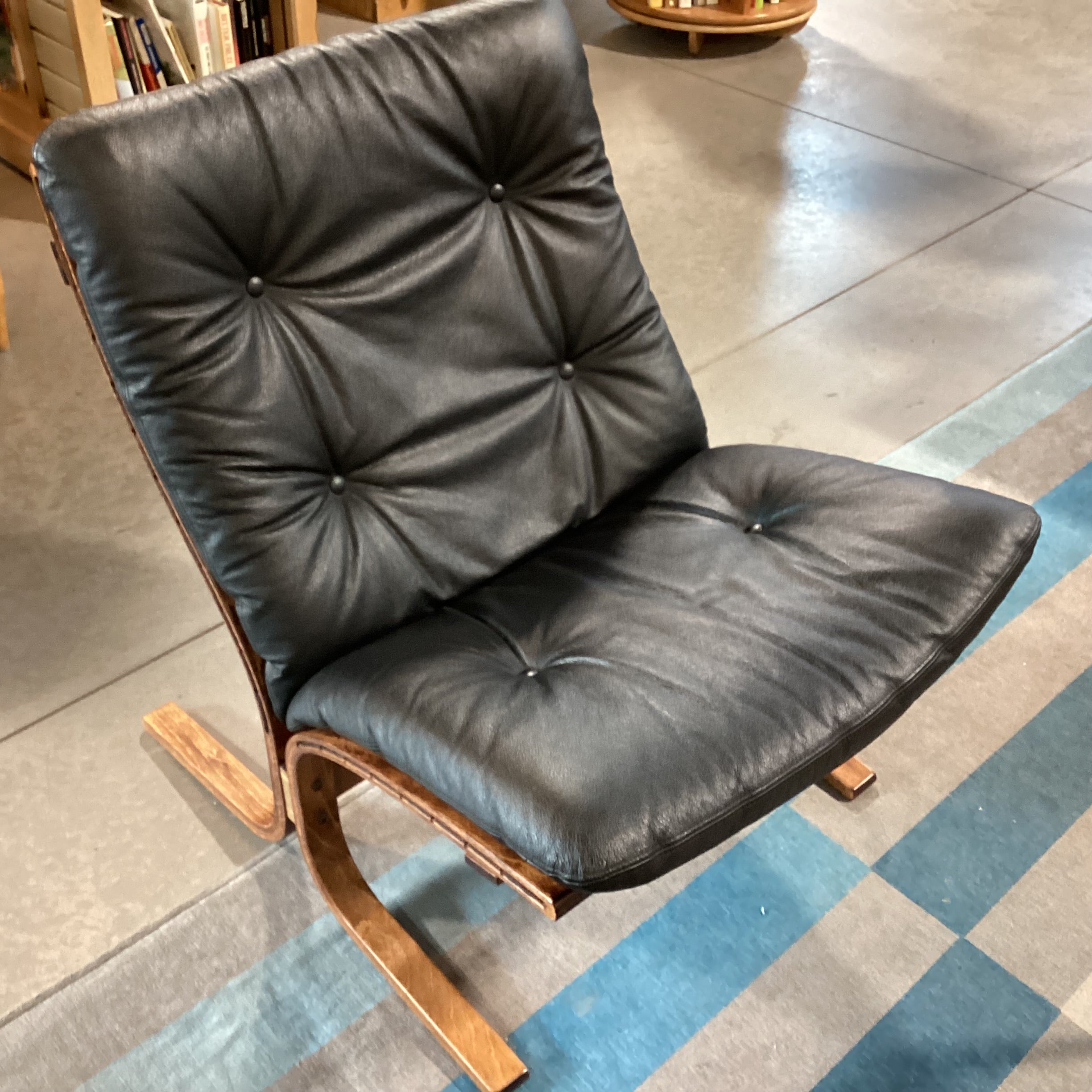 Westnofa Siesta Made in Norway Mid Century Black Leather & Teak Lounge Chair 27"x 29"x 35"