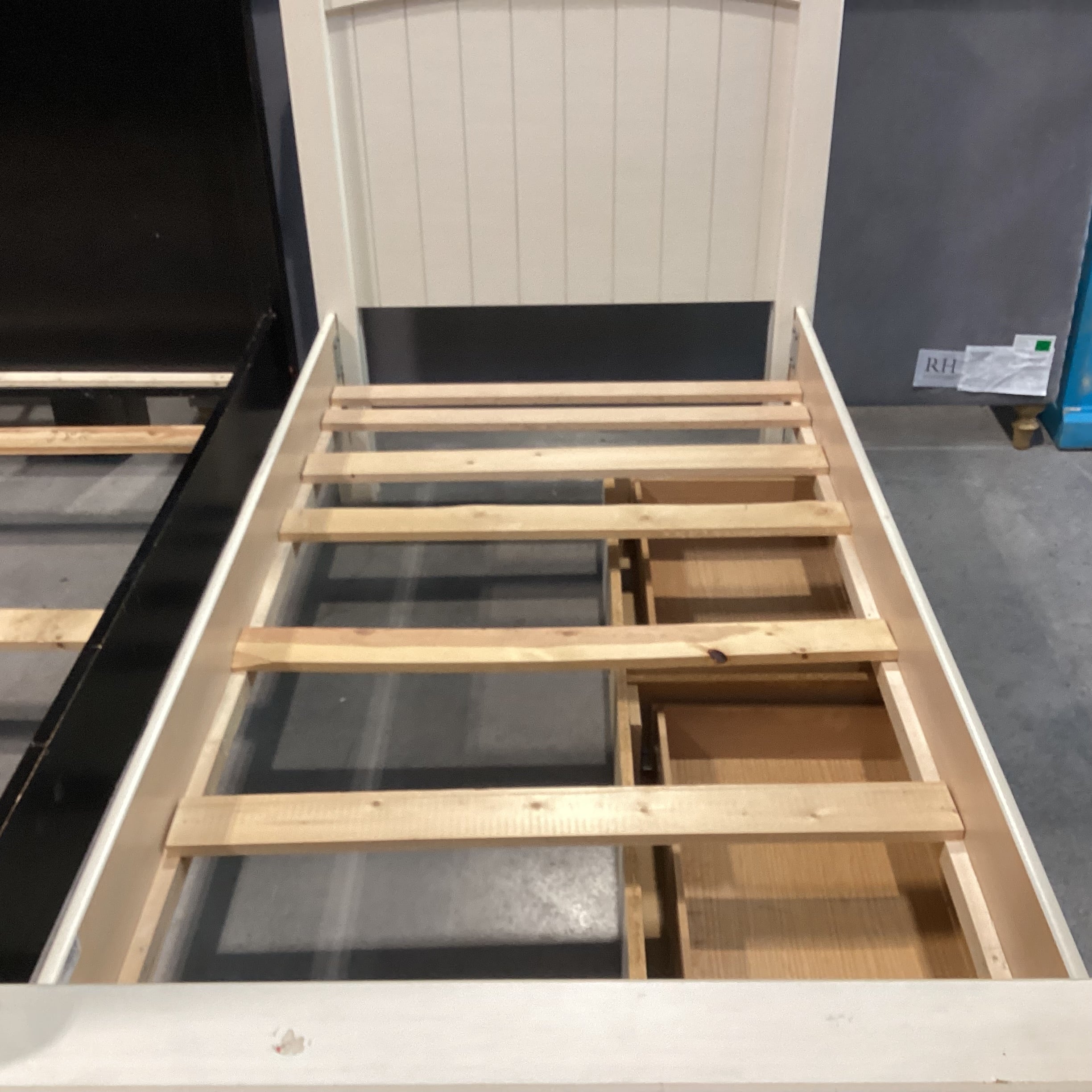 TWIN Ashley Furniture Cream Wood with 2 Drawer Storage Bed Set 43"x 84"x 52.5"