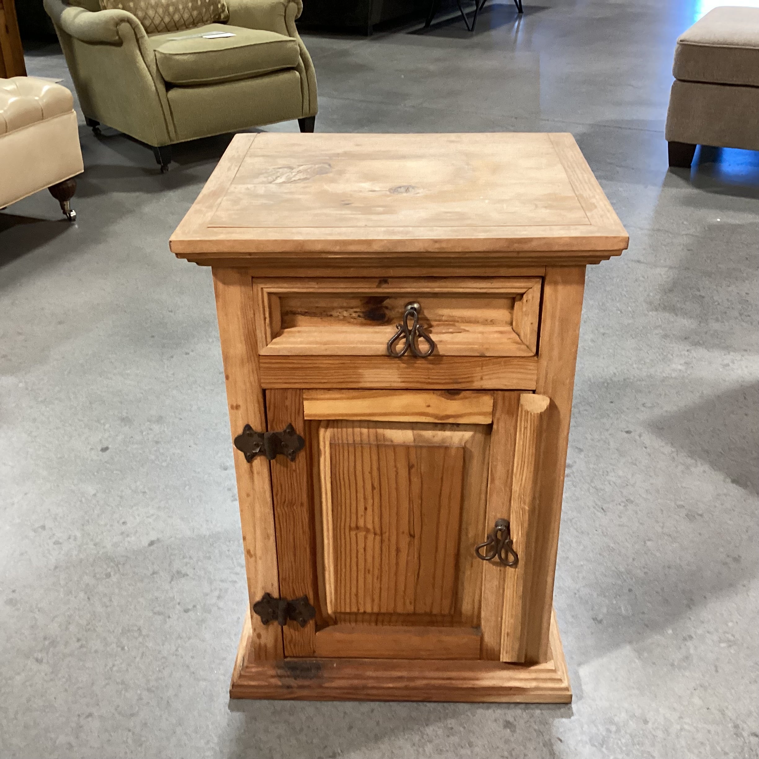 Rustic Distressed Natural Pine 1 Drawer 1 Door Cabinet End Table 19.5"x 16.5"x 28"