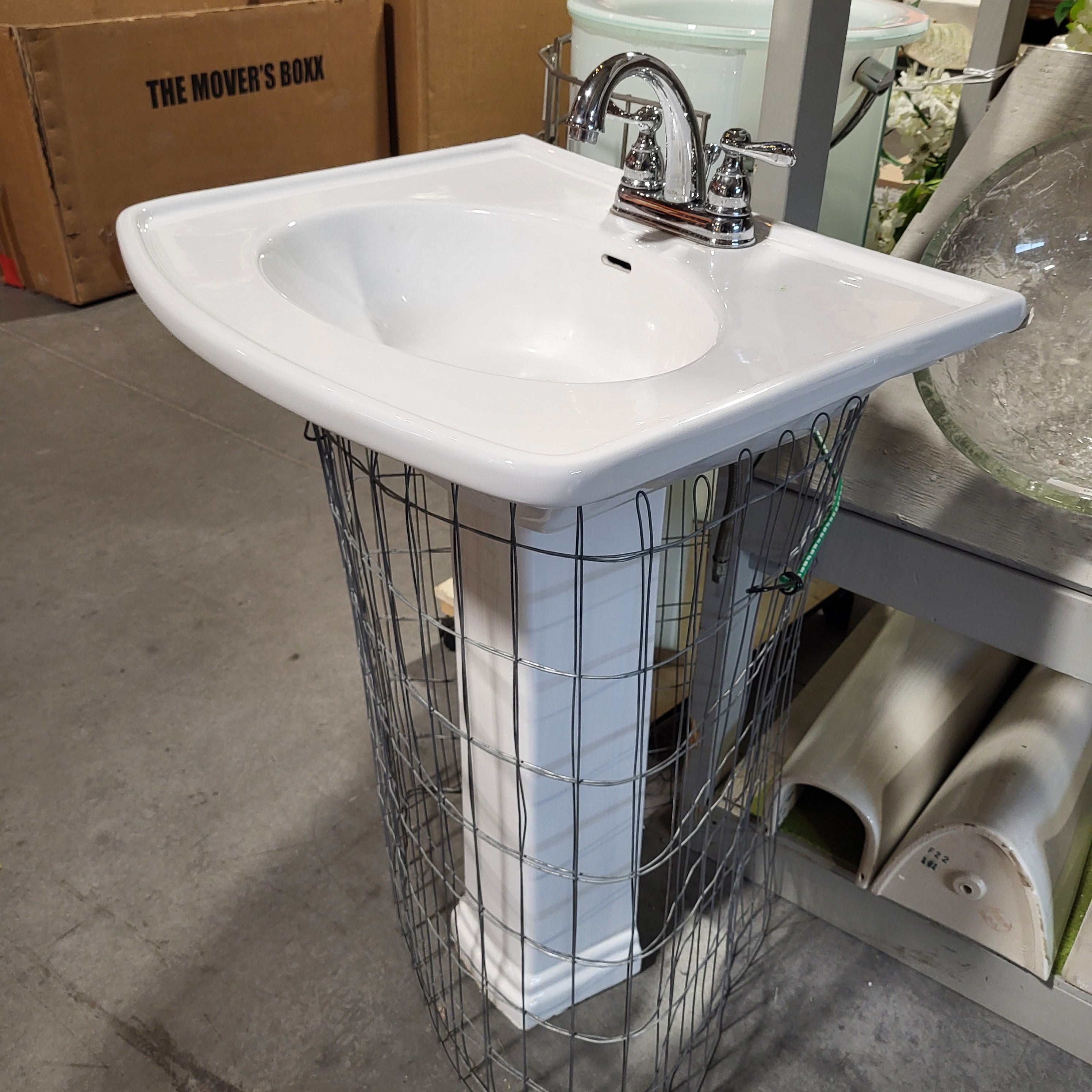 24"x 20"x 34" Decolav white with Pedestal Sink