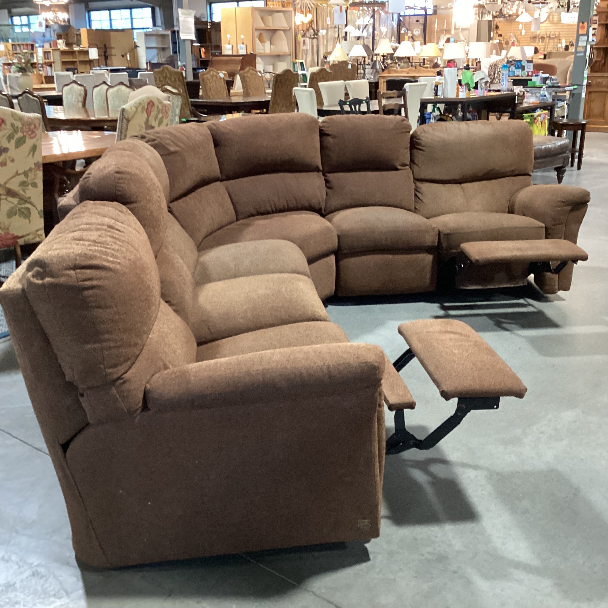 Elway by Bassett Brown Woven 6 Piece with 2 End Recliners Sectional 118"x 100"x 37"x 40"