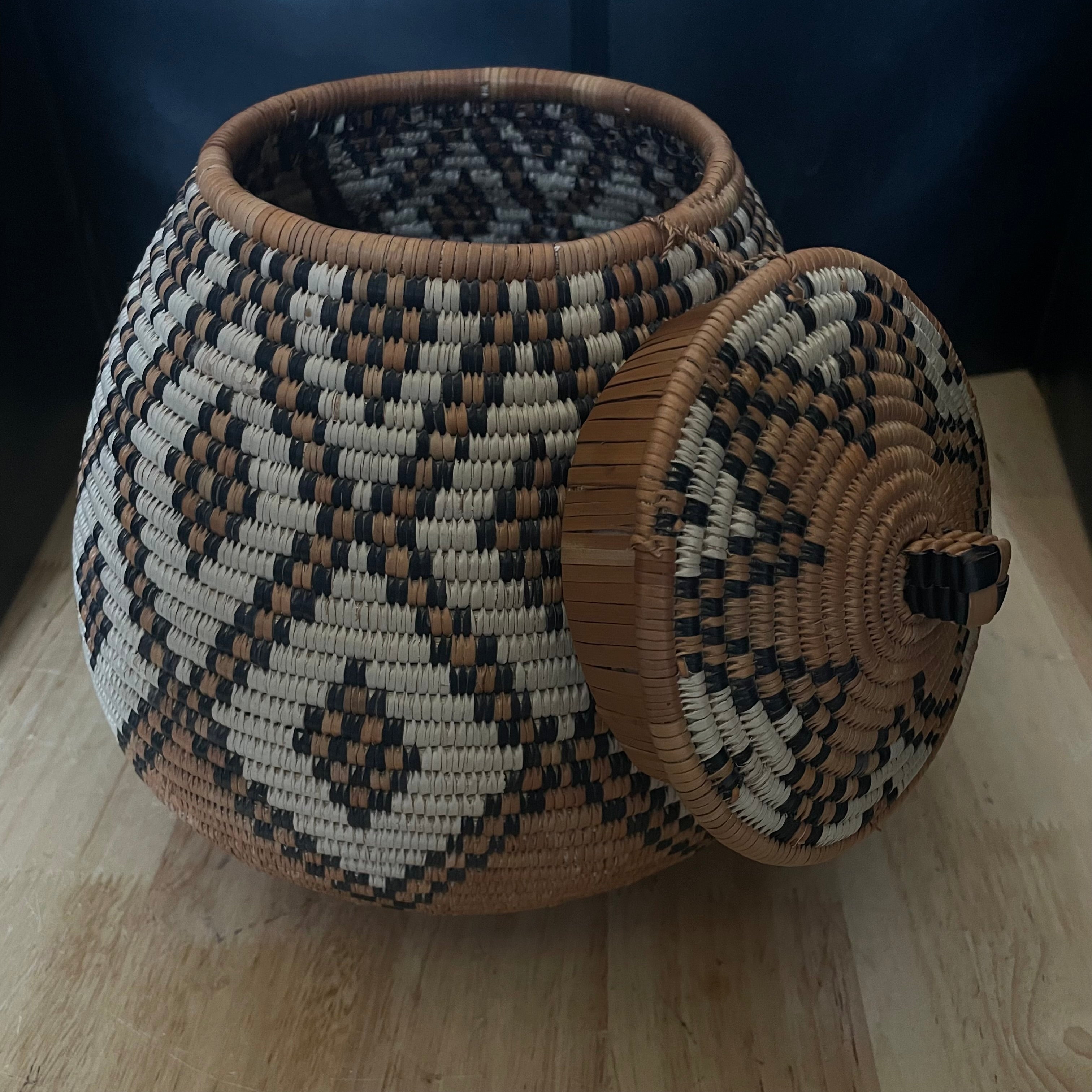 Handwoven South African Zulu Ukhamba Basket with Lid, 9.75"x 9.75"