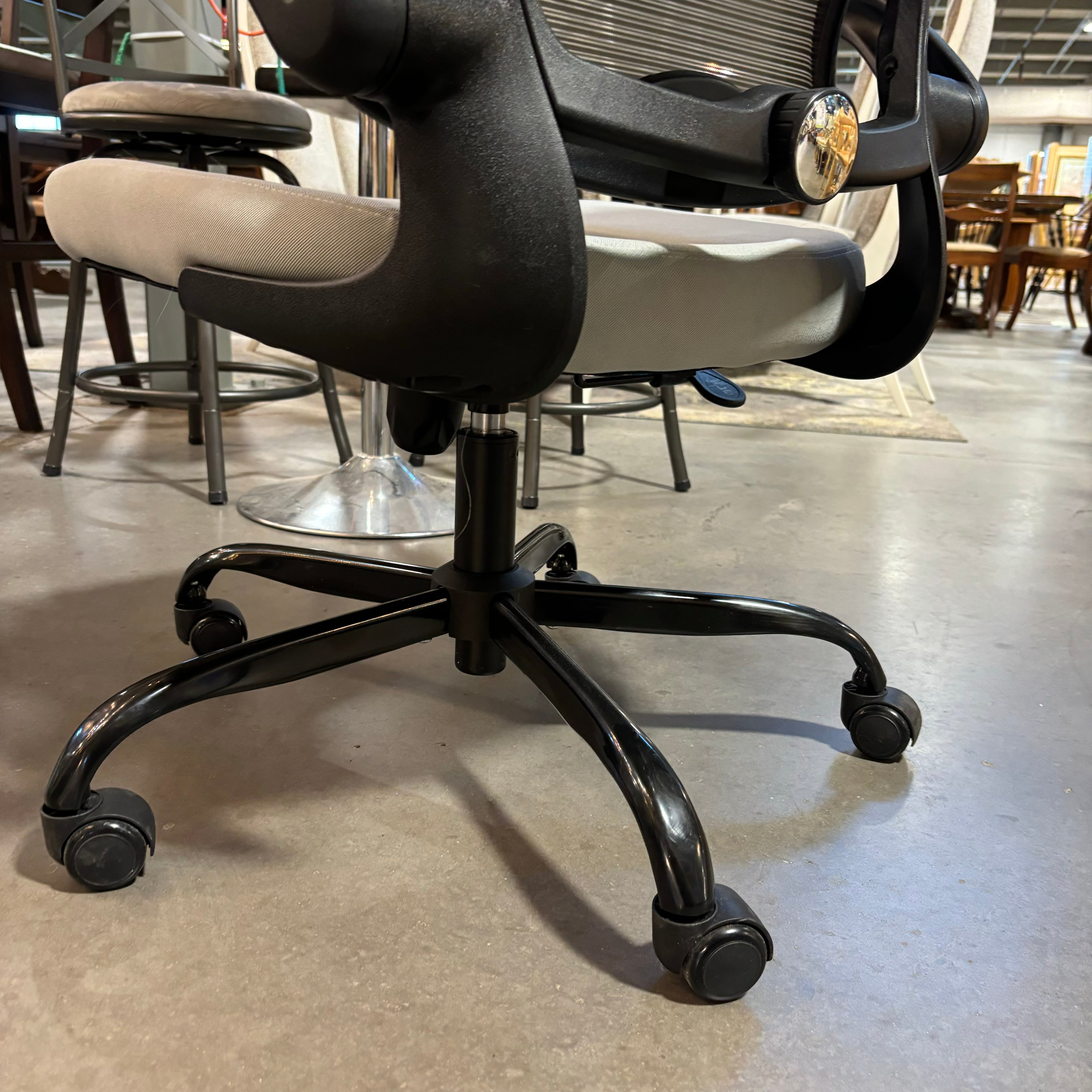 Grey Mesh Ergonomic Adjustable Height Office Chair 27"x 27"x 46" to 50"
