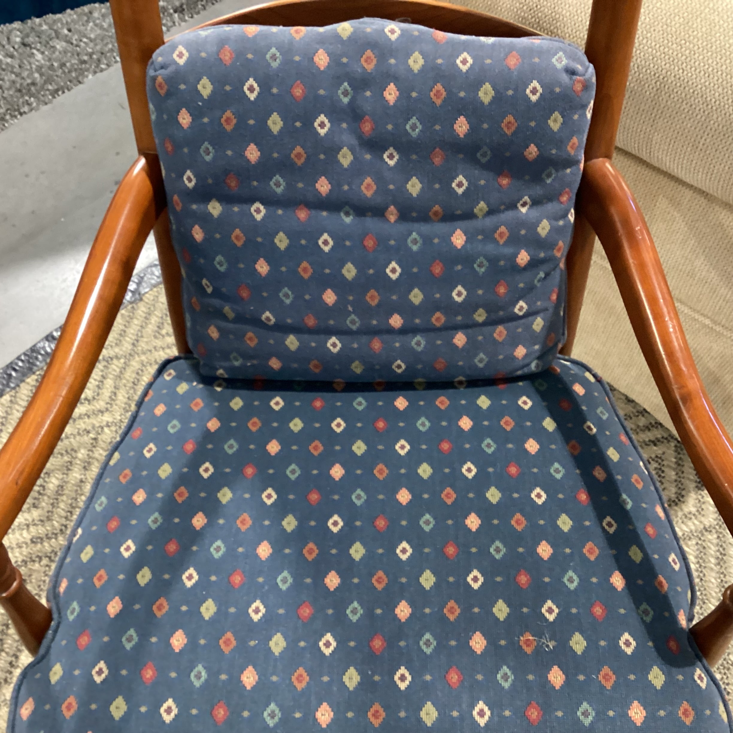 Hickory Chair NC Wood Ladder Back Blue Red Gold Diamond Pattern Upholstery Chair 27"x 26"x 44"
