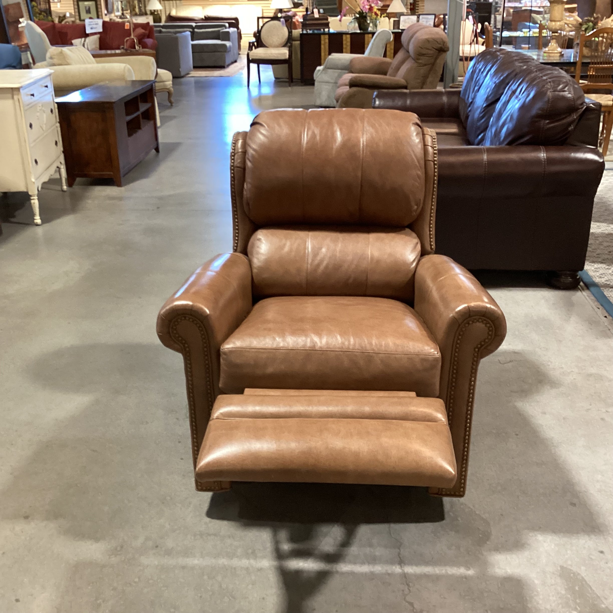 Bradington Young Tan Leather Nailhead Swivel Rock Recliner Chair 36"x 38"x to 68"x 41"
