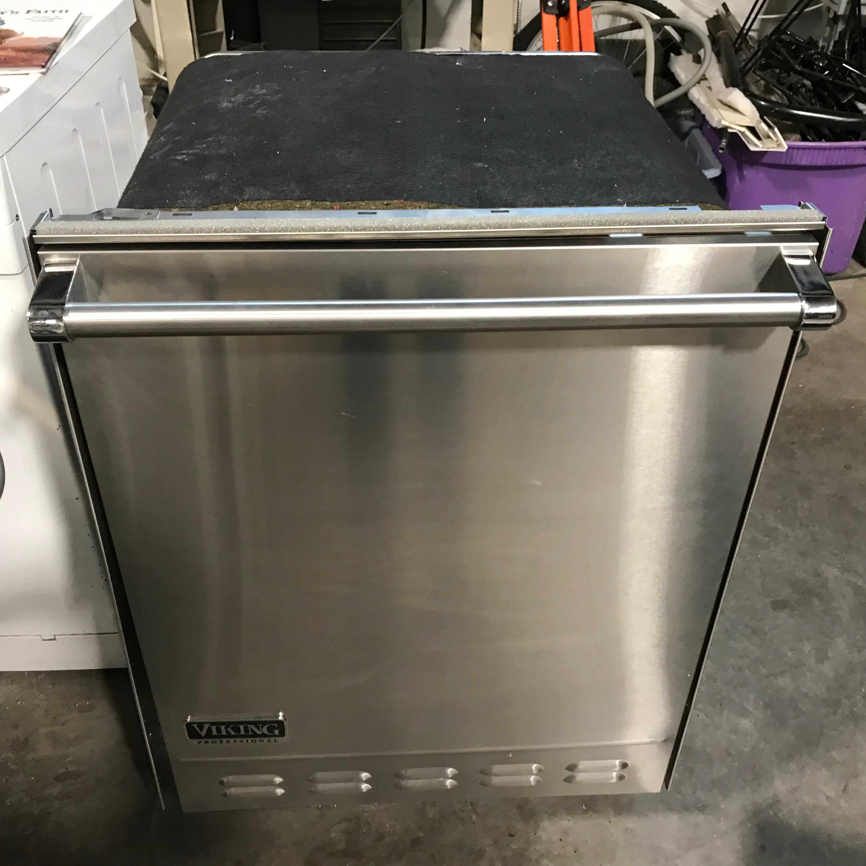 Viking Stainless Steel Dishwasher 24"x 22"x 34"