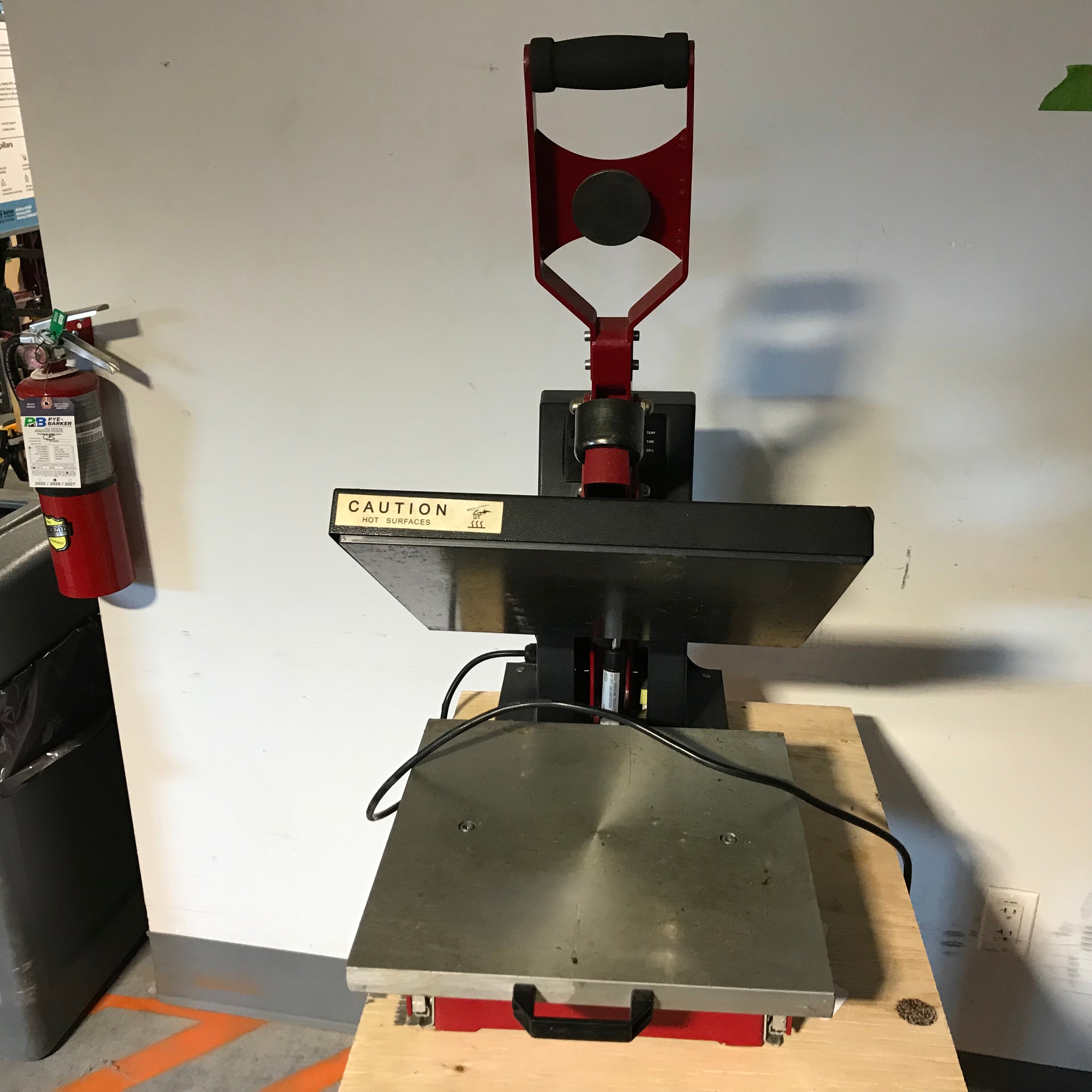 Stahls Red Digital 15"x 15" Clamshell Heat Press