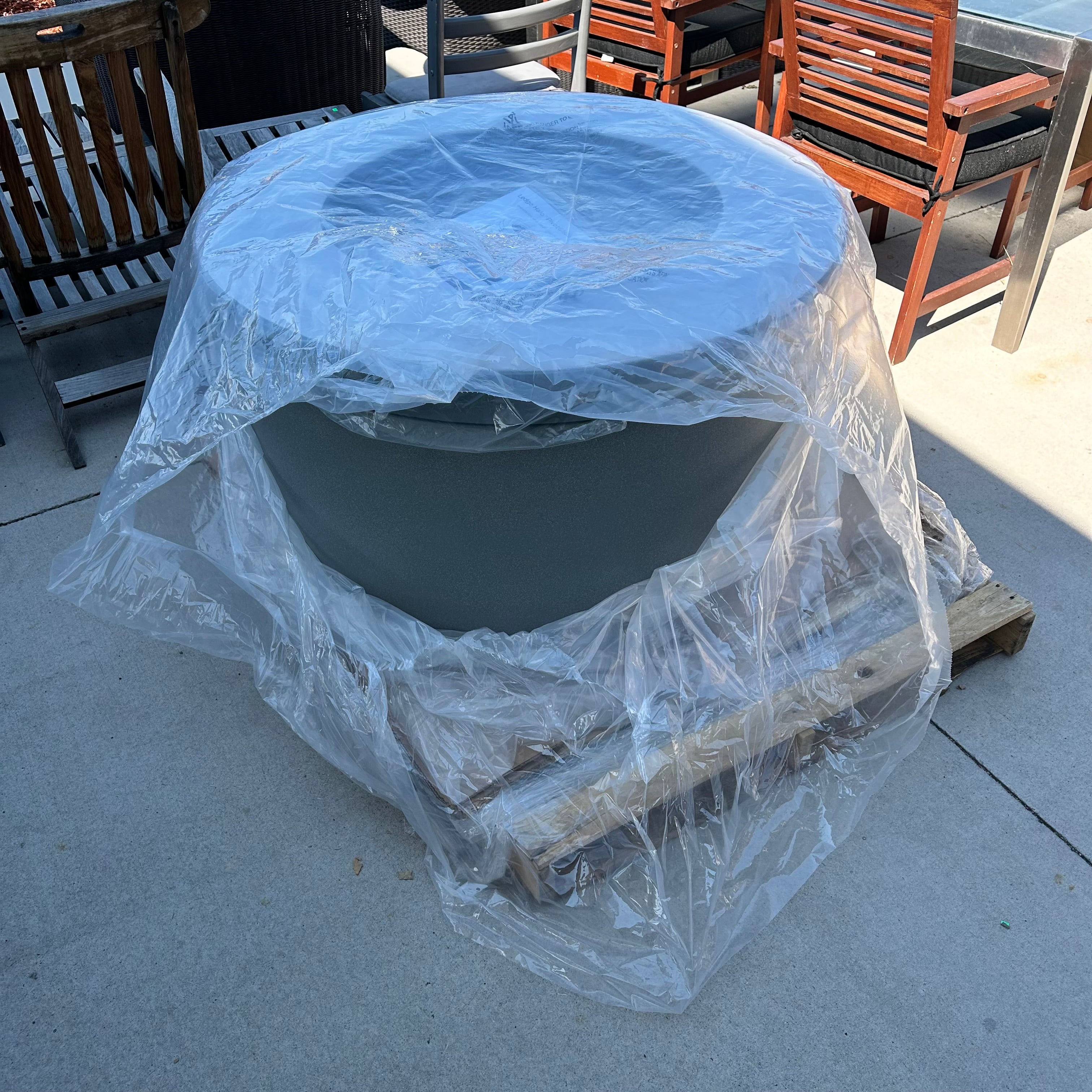 Ledge Lounger and Fire Pit - 40" round