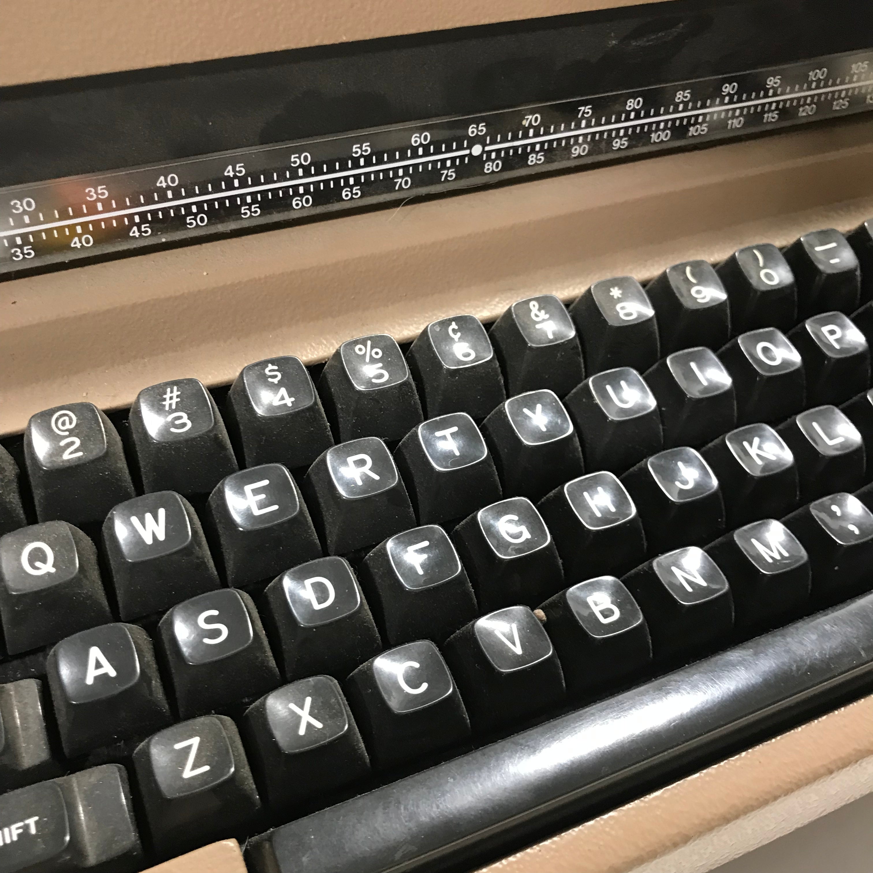 Silver-Reed 225 C Typewriter
