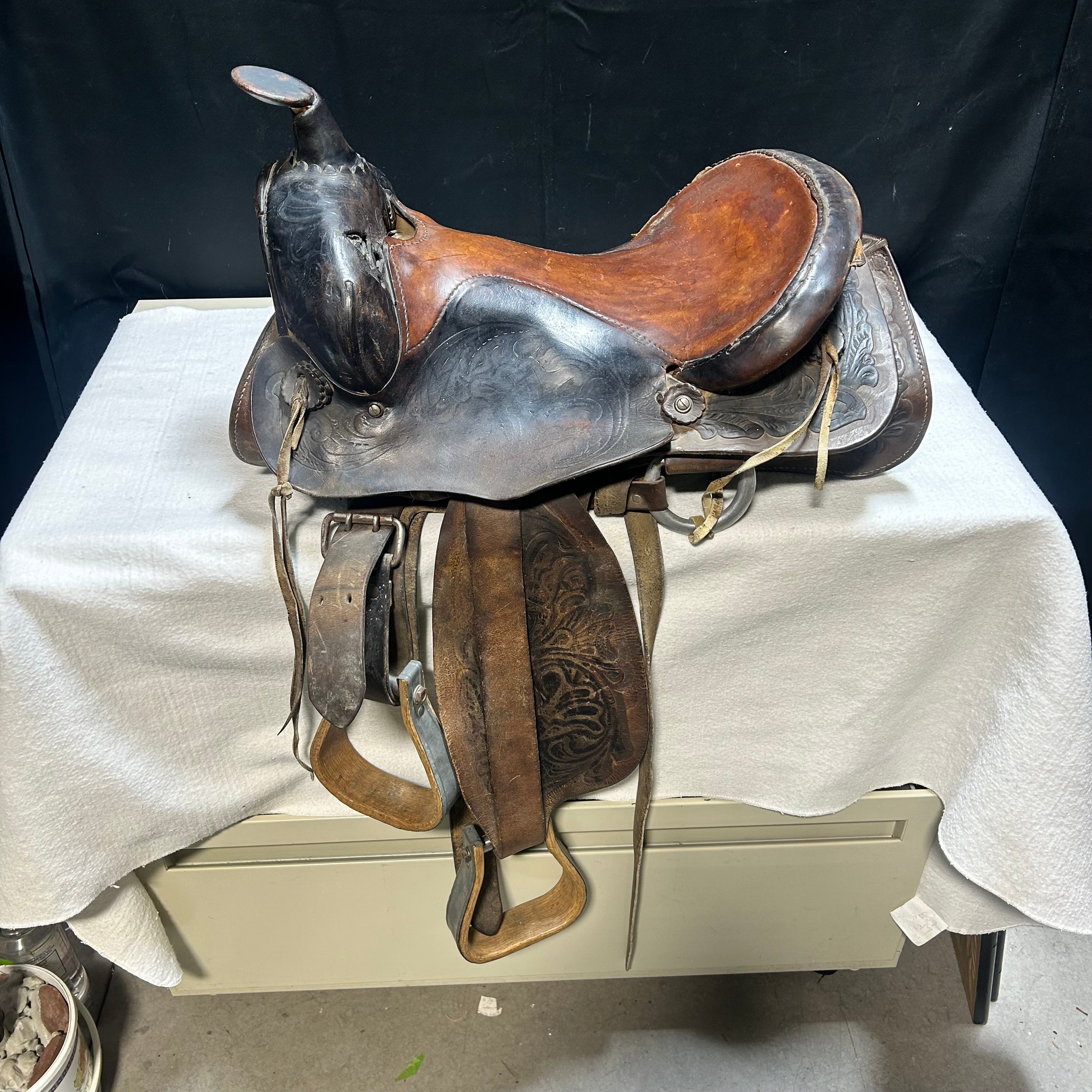 Vintage Traditional Western Leather Saddle 18"x 21"