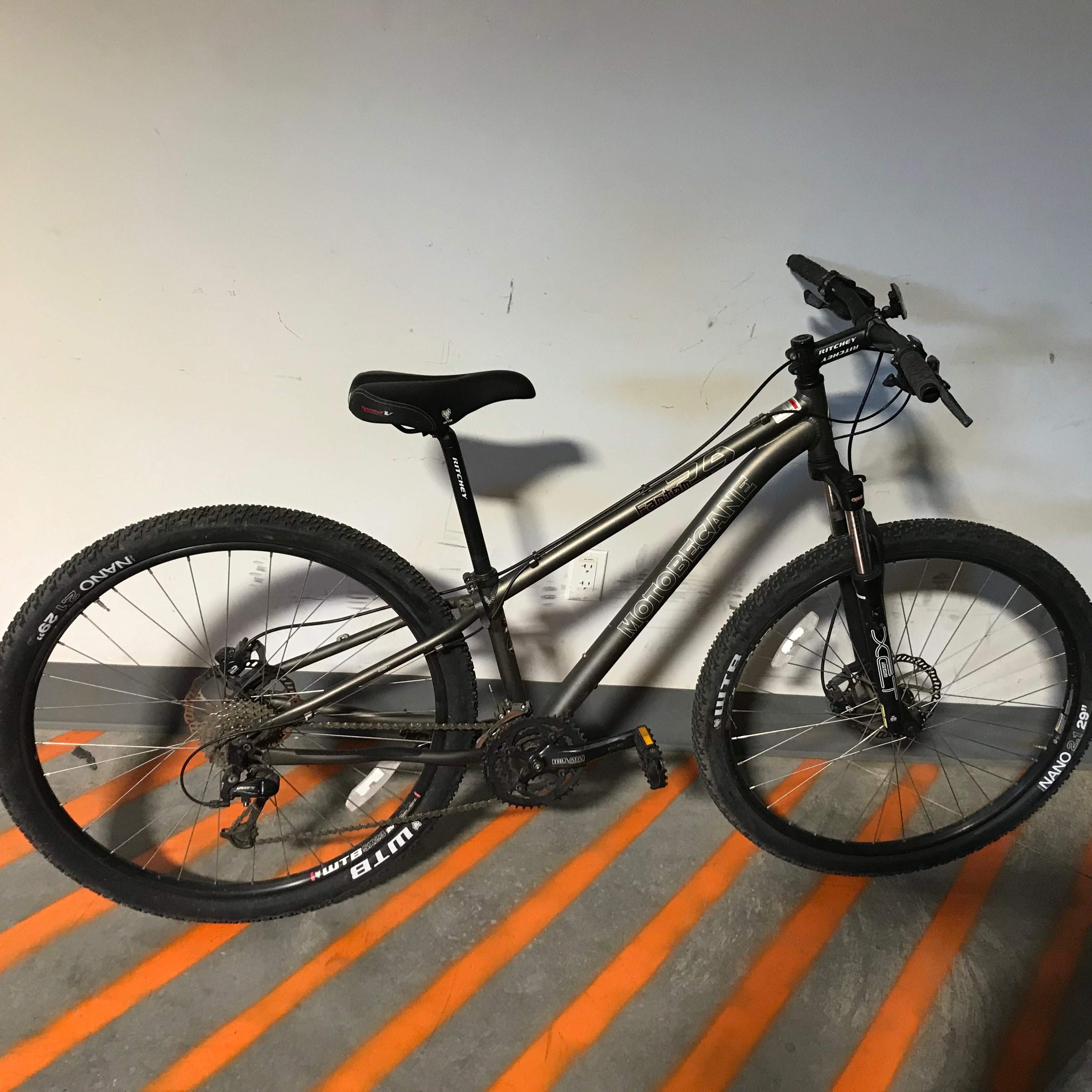 Motobecane Fantom 29 Silver 27 speed Mountain Bike Medium