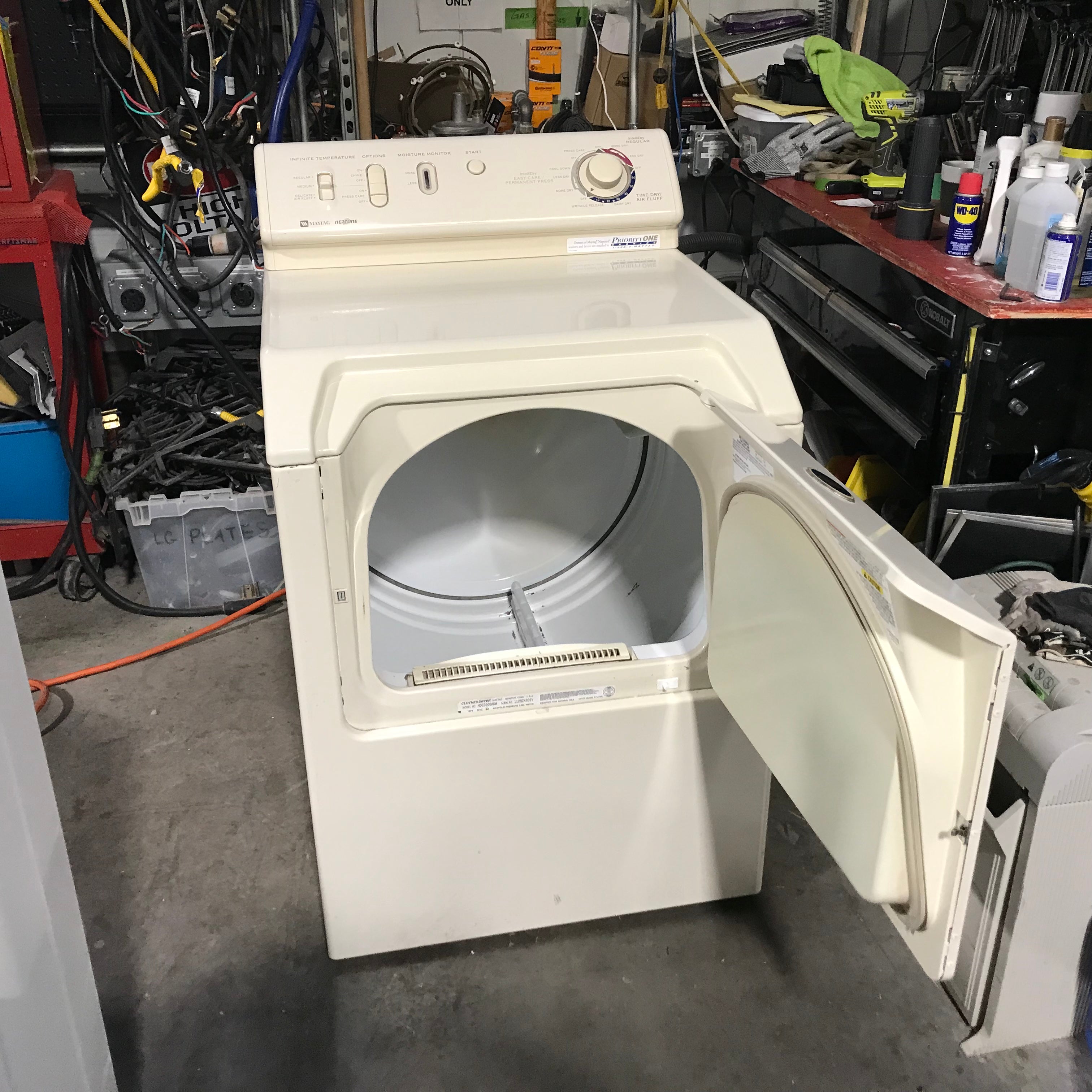 Maytag Cream Front Load Gas Dryer 27"x 28"x 43"