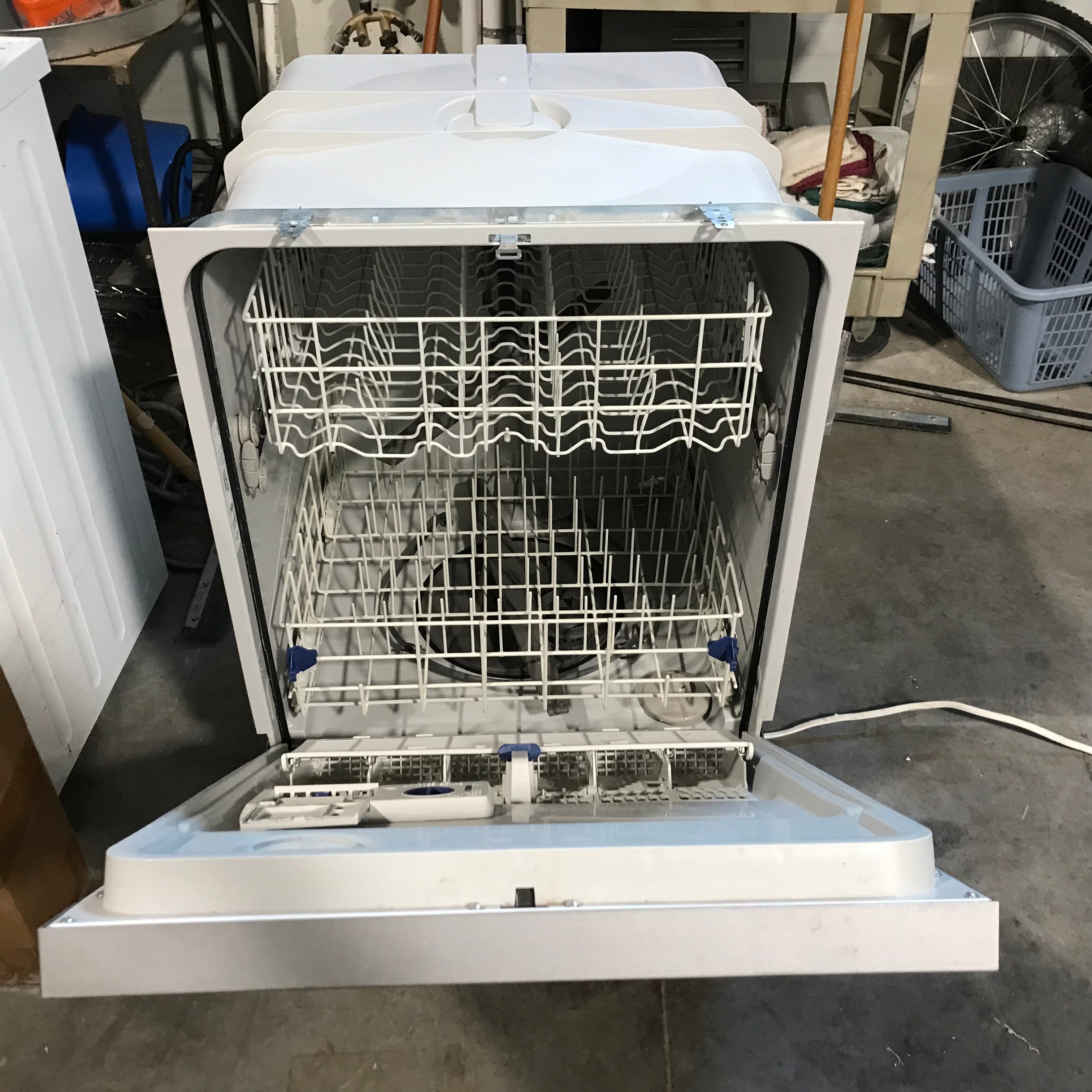 Whirlpool Stainless Steel Dishwasher 24"x 24"x 34"