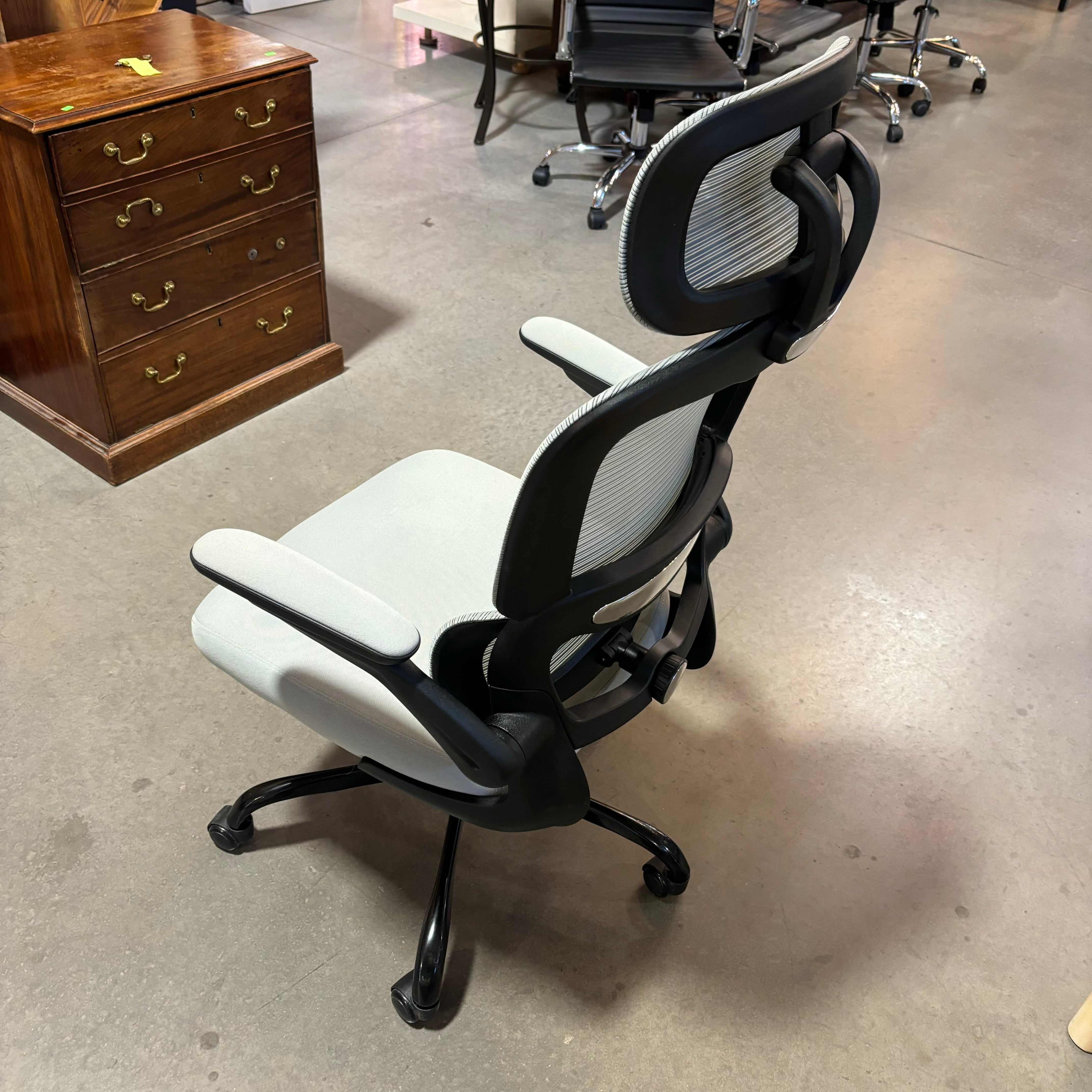 Grey Mesh Ergonomic Adjustable Height Office Chair 27"x 27"x 46" to 50"