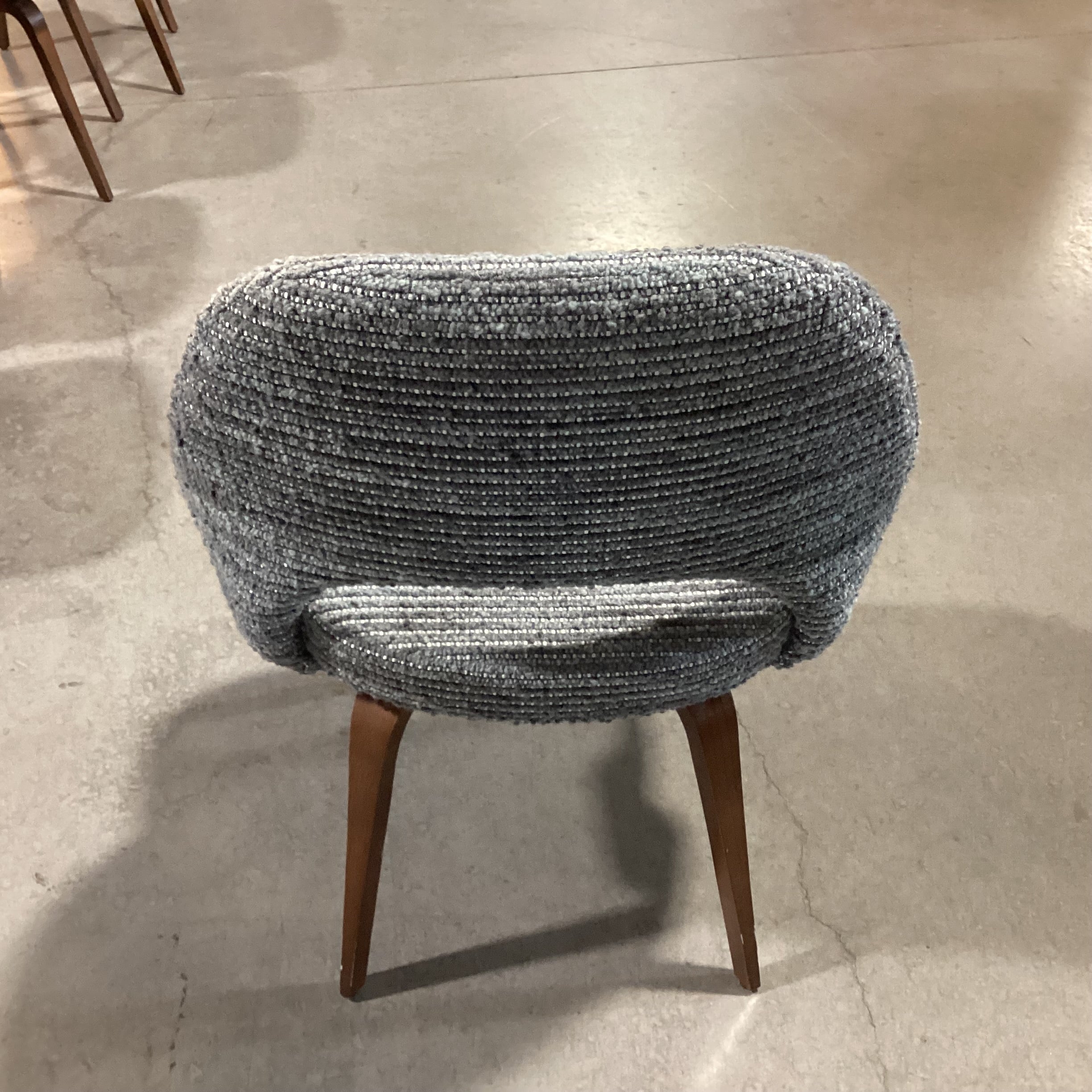 Knoll Saarinen Grey Tones & Ivory Woven Boucle & Walnut Mid Century Style Dining Chair 22"x 21"x 31"
