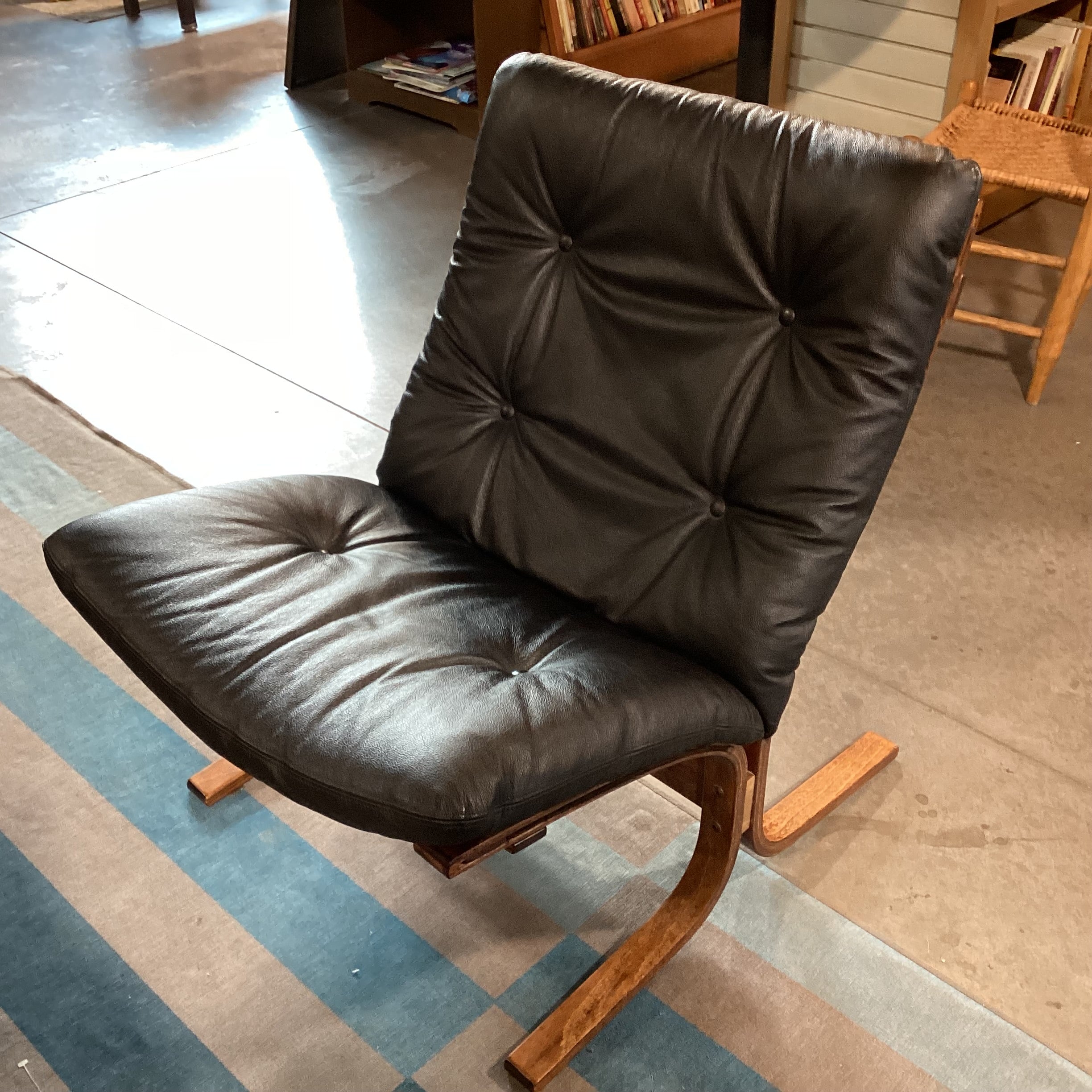 Westnofa Siesta Made in Norway Mid Century Black Leather & Teak Lounge Chair 27"x 29"x 35"