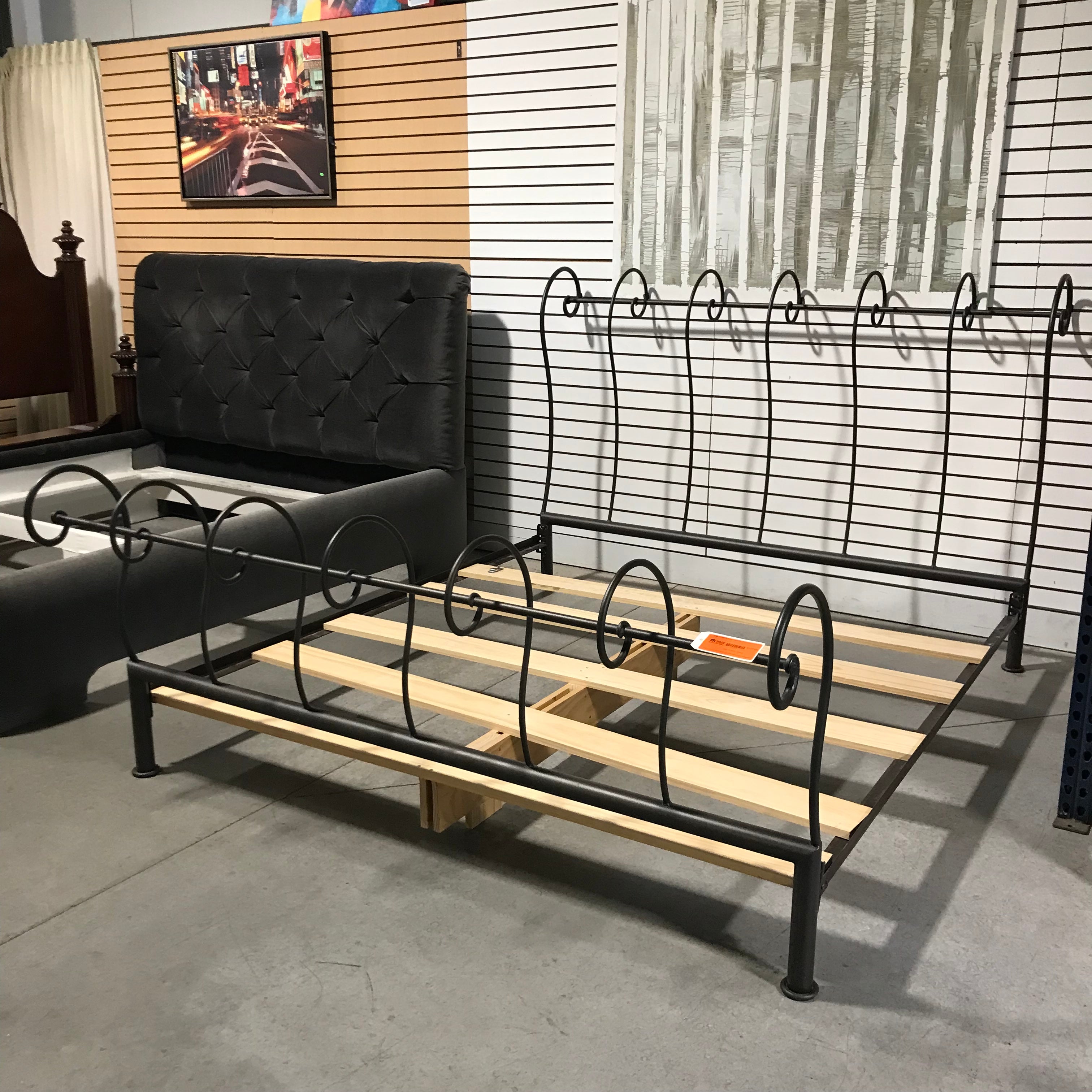King Scroll Style Iron Bed Set 77.5"x 107"x 53.5"