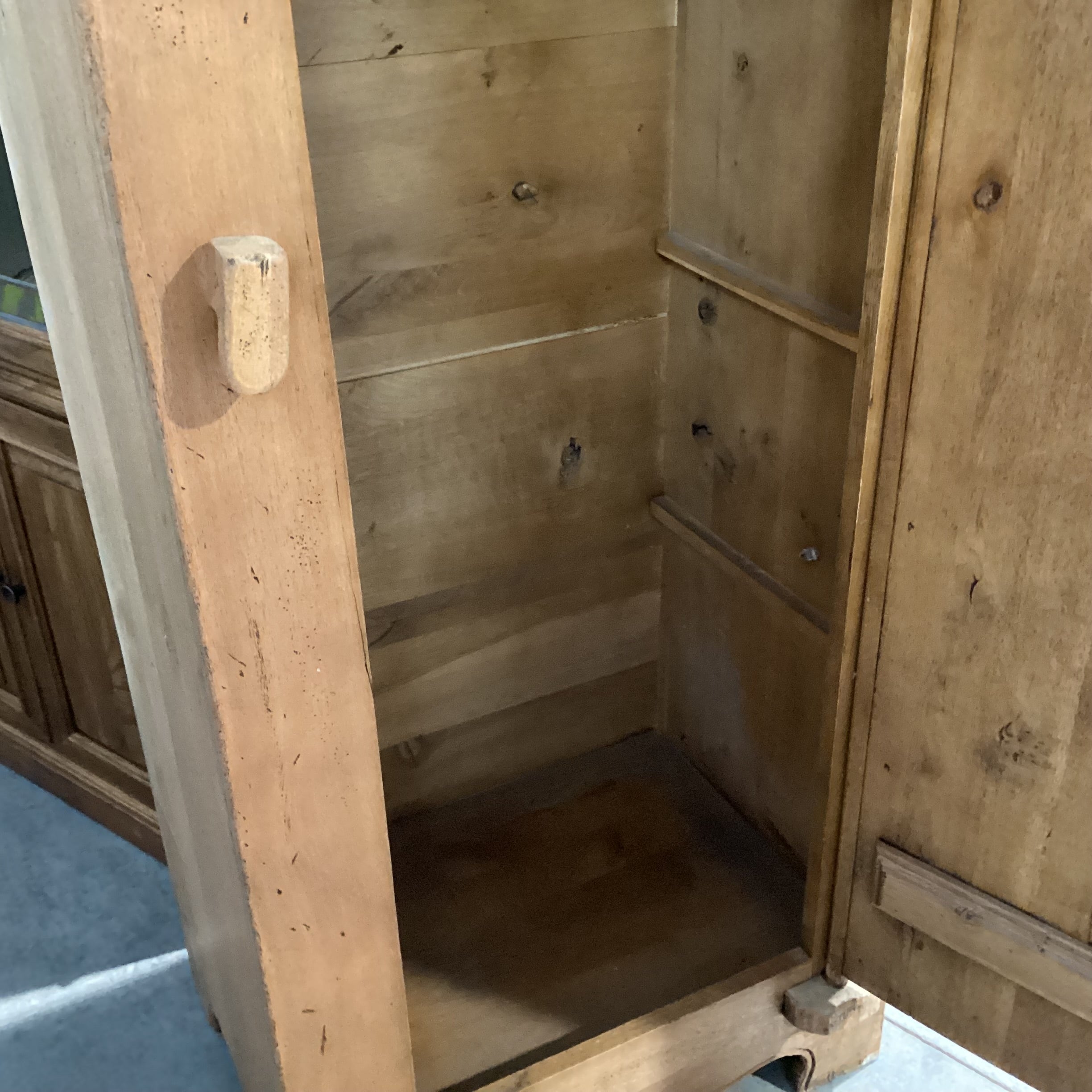 Antique Solid Carved Natural Wood 1 Door Wardrobe Armoire 31.5"x 21.5"x 71"