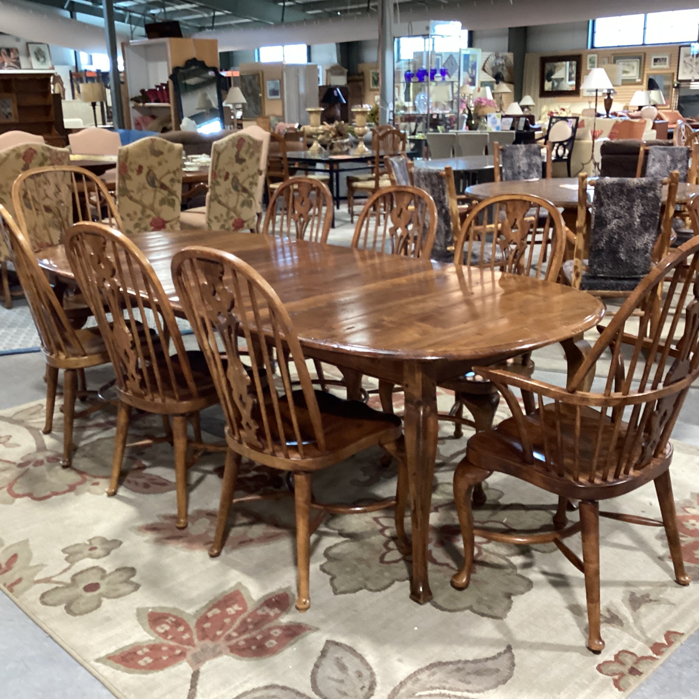 Ethan Allen Vintage Windsor Style Carved Distressed Wood 2 Leaf Table & 8 Chairs Dining Set 102"x 44.5"x  30"