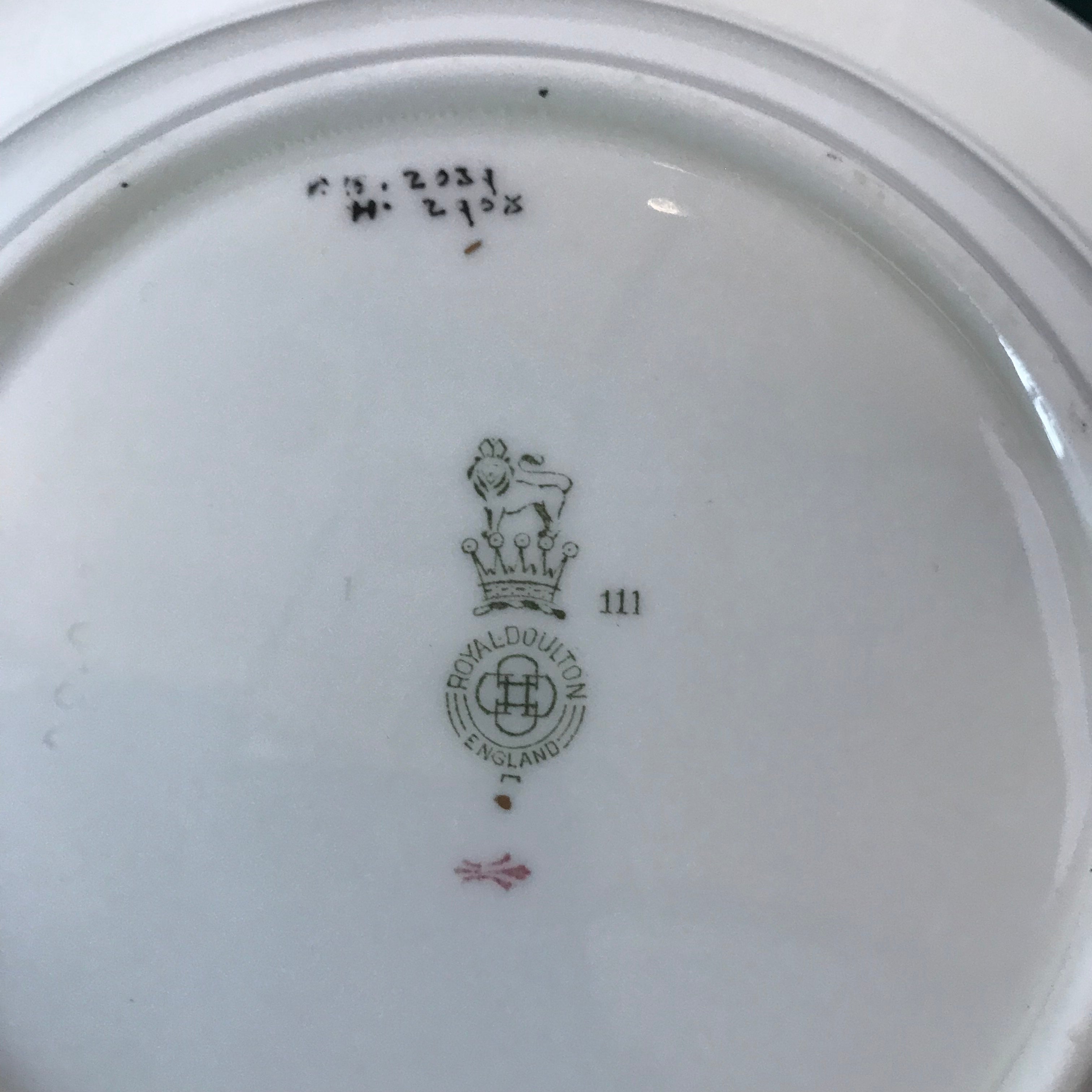 Set of 18 vintage Royal Doulton "Royal Gold" #4980 8" Soup Bowls