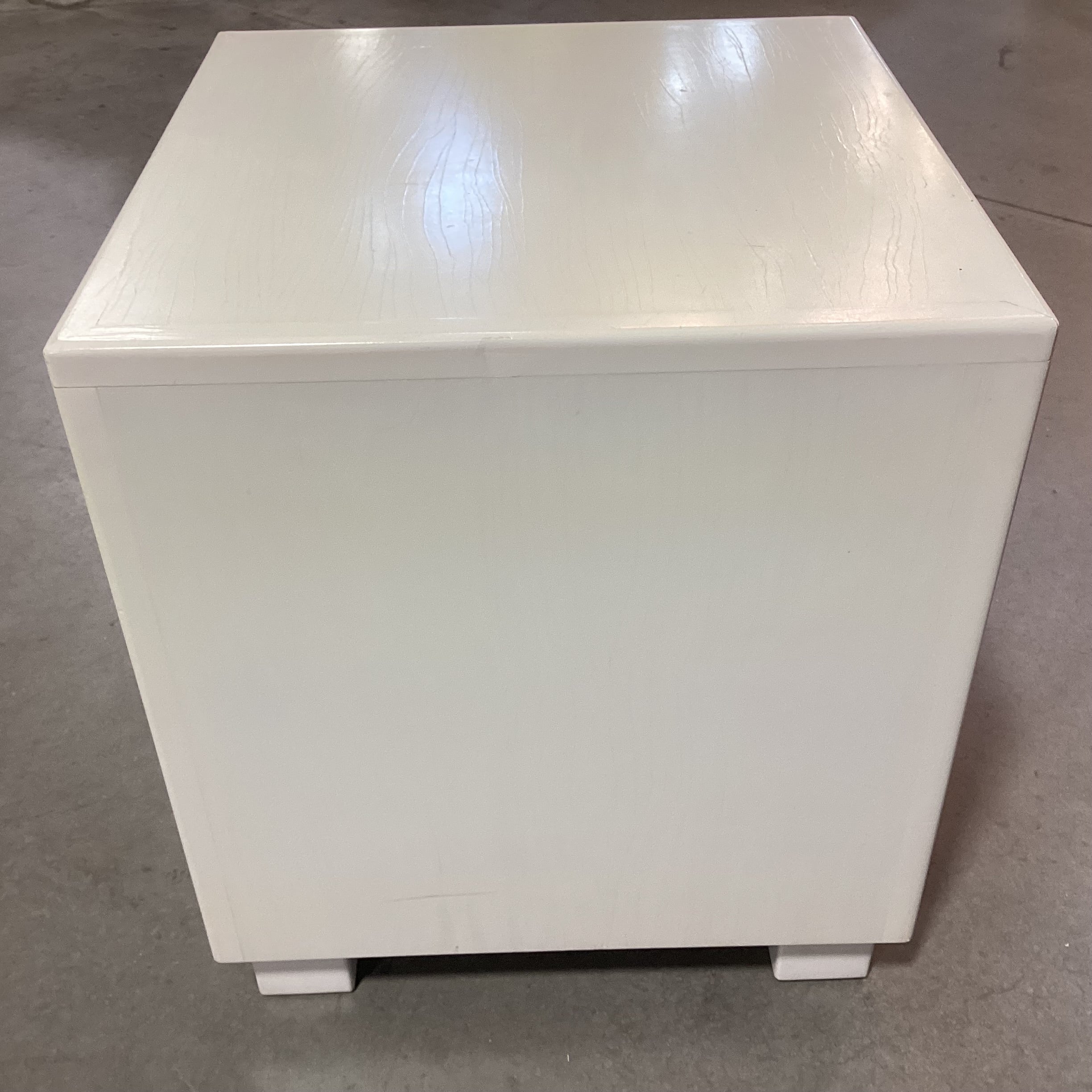 Vintage Lyle & Umbach Ltd New York Cabinet Maker Custom Cream Solid Wood Cube End Table 18"x 18"x 20"