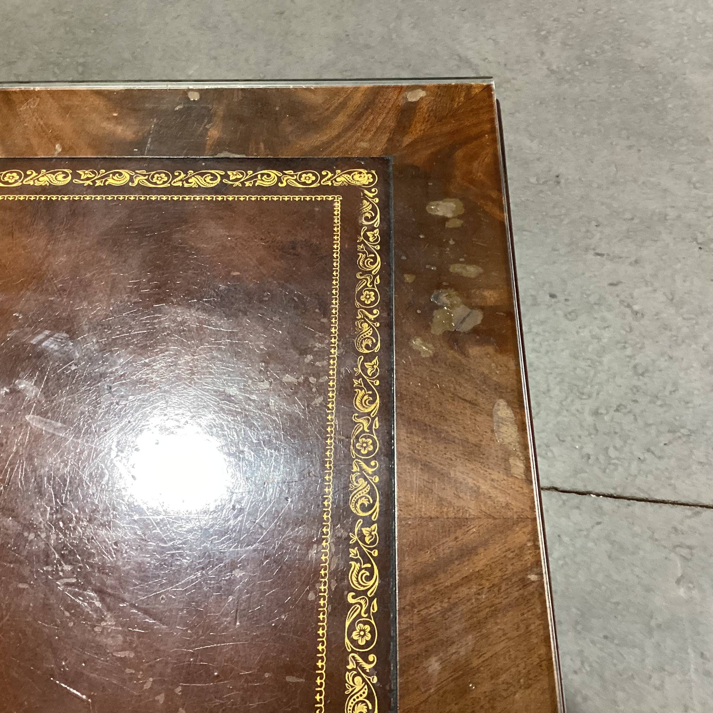 Vintage Finished Carved Wood Veneer Band & Inset Leather Glass Top End Table 27"x 23"x 27"