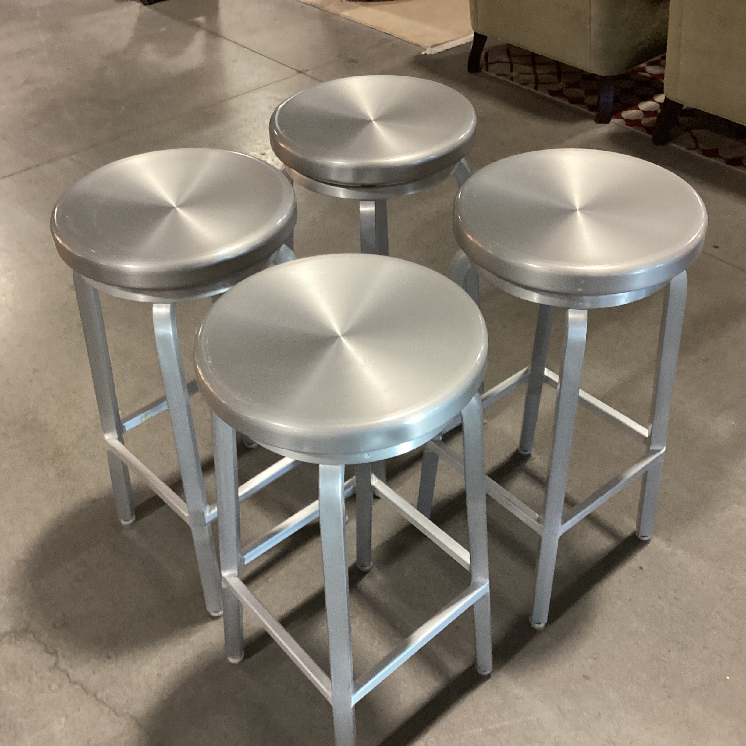 Set of 4 Aluminum Swivel Barstools 30"