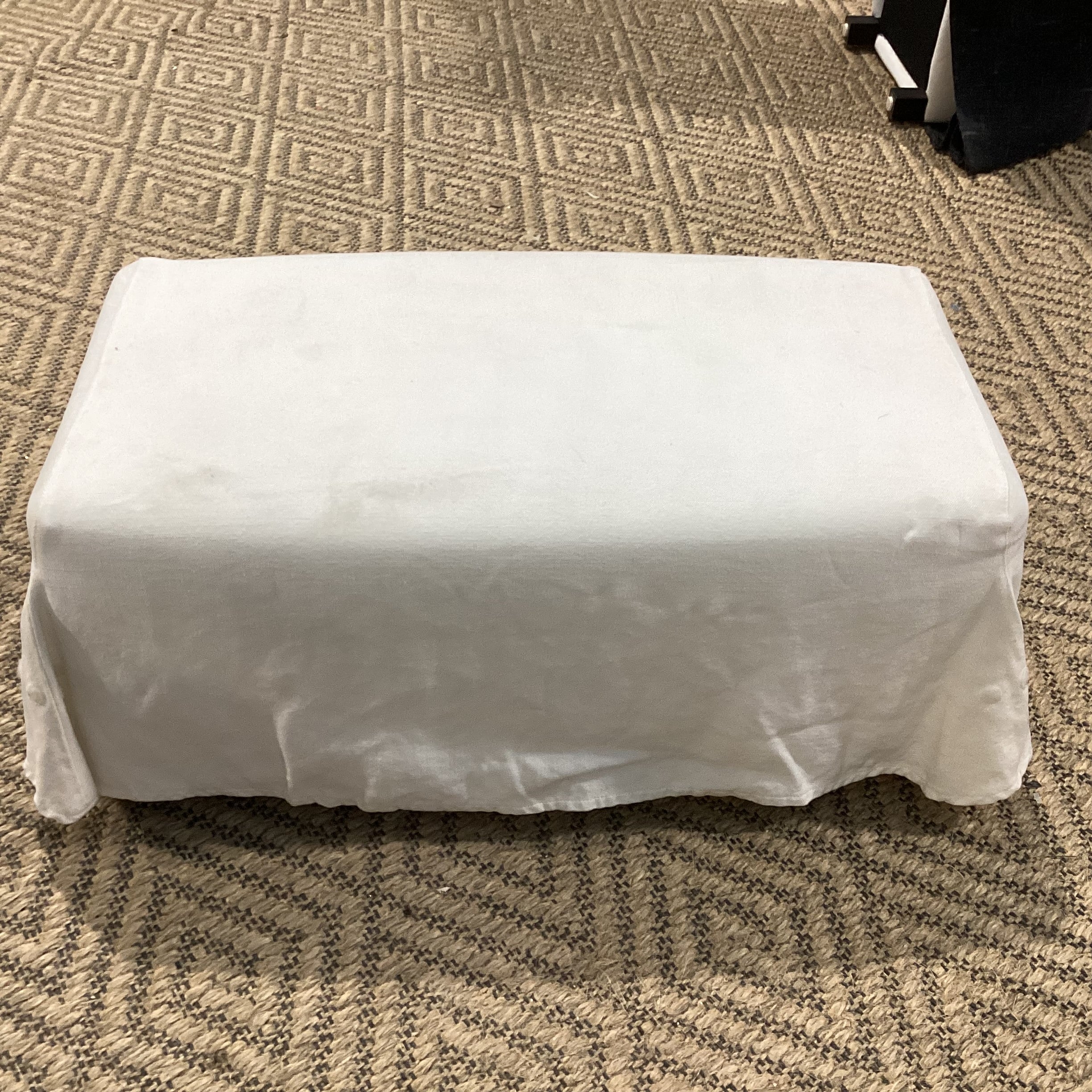 Maxalto B & B Italia Antonio Citterio Ivory Linen Slipcovered Ottoman 29"x 17"x 12.5"