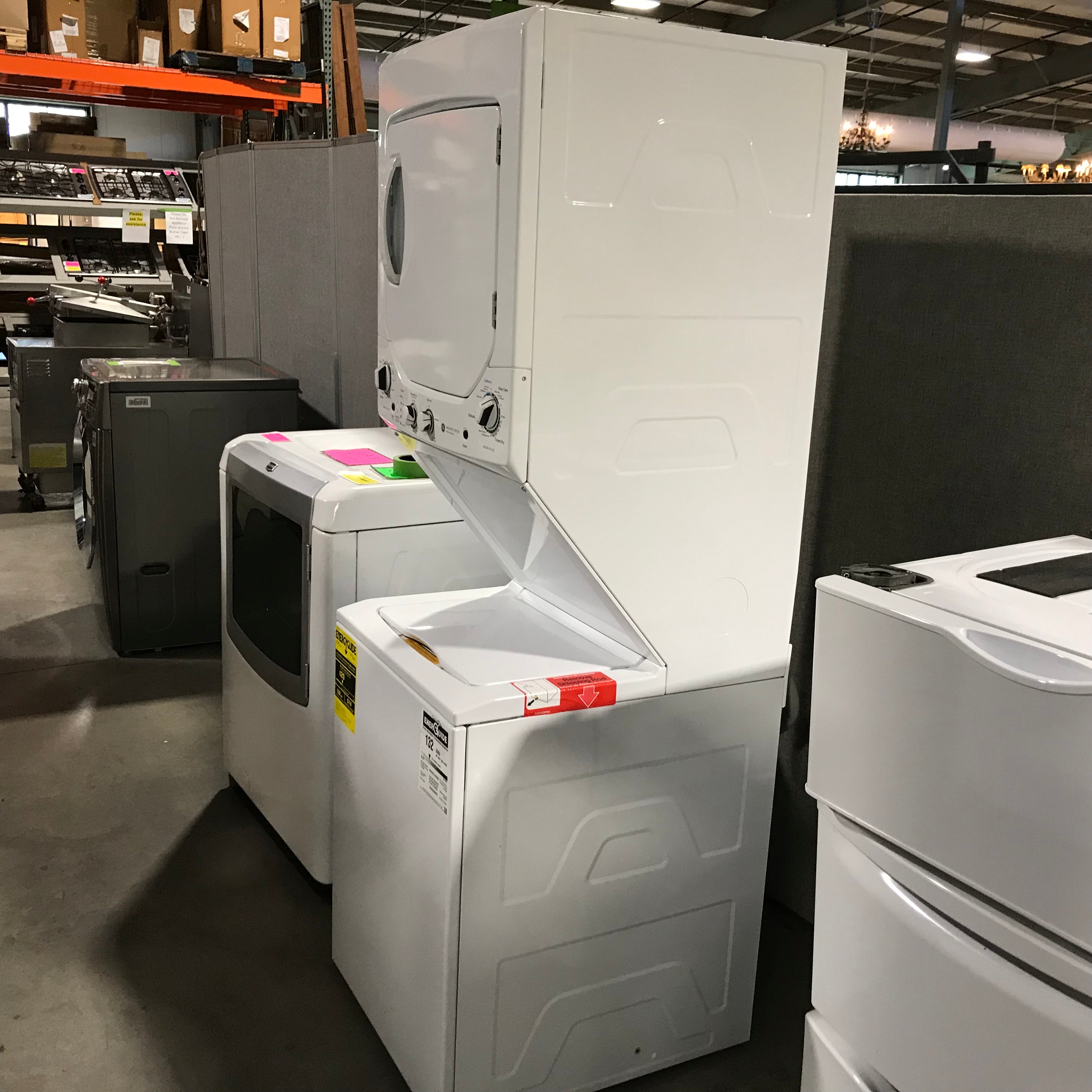 GE White Stacked Washer/Gas Dryer (NEW) 24"x 27"x 73.5"