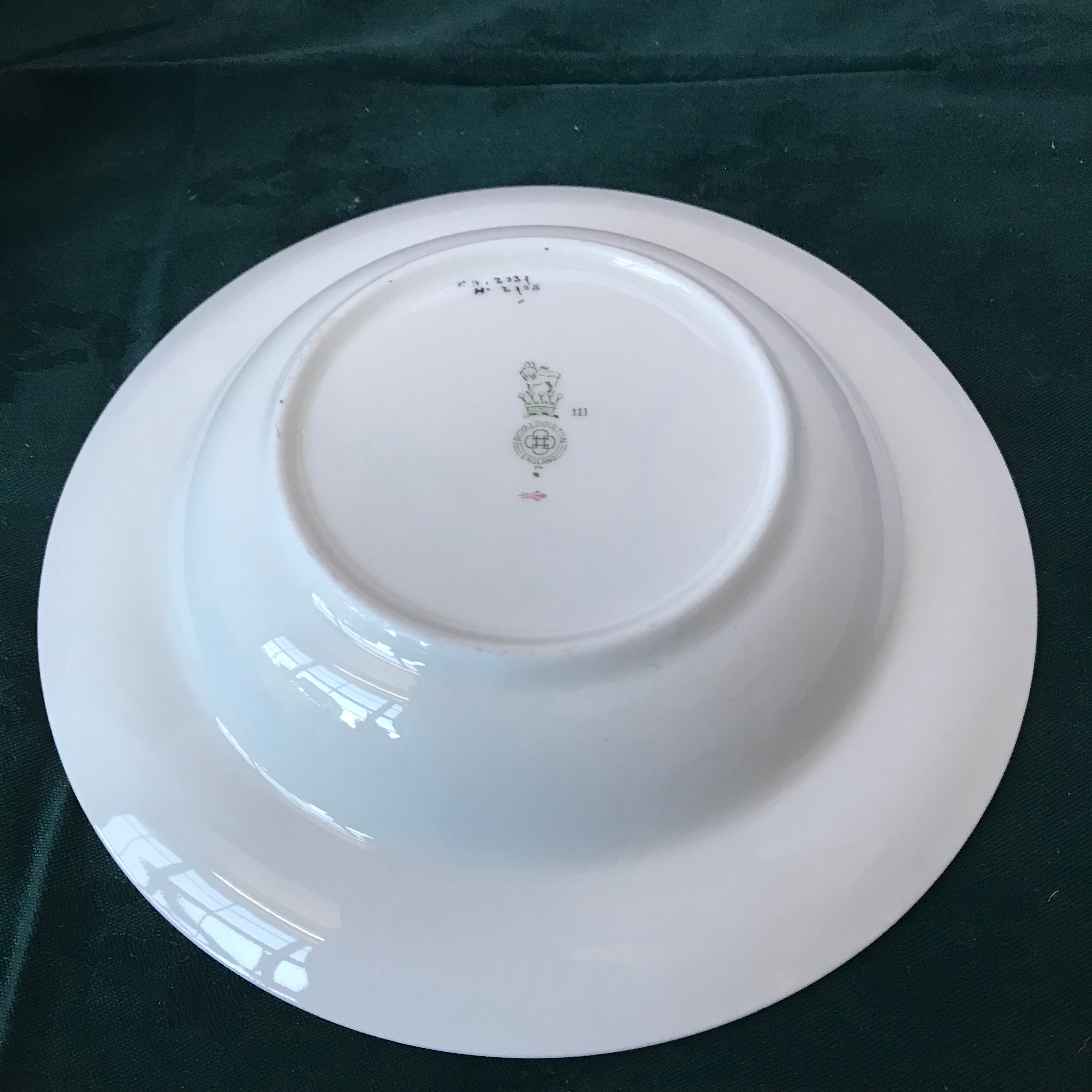 Set of 18 vintage Royal Doulton "Royal Gold" #4980 8" Soup Bowls