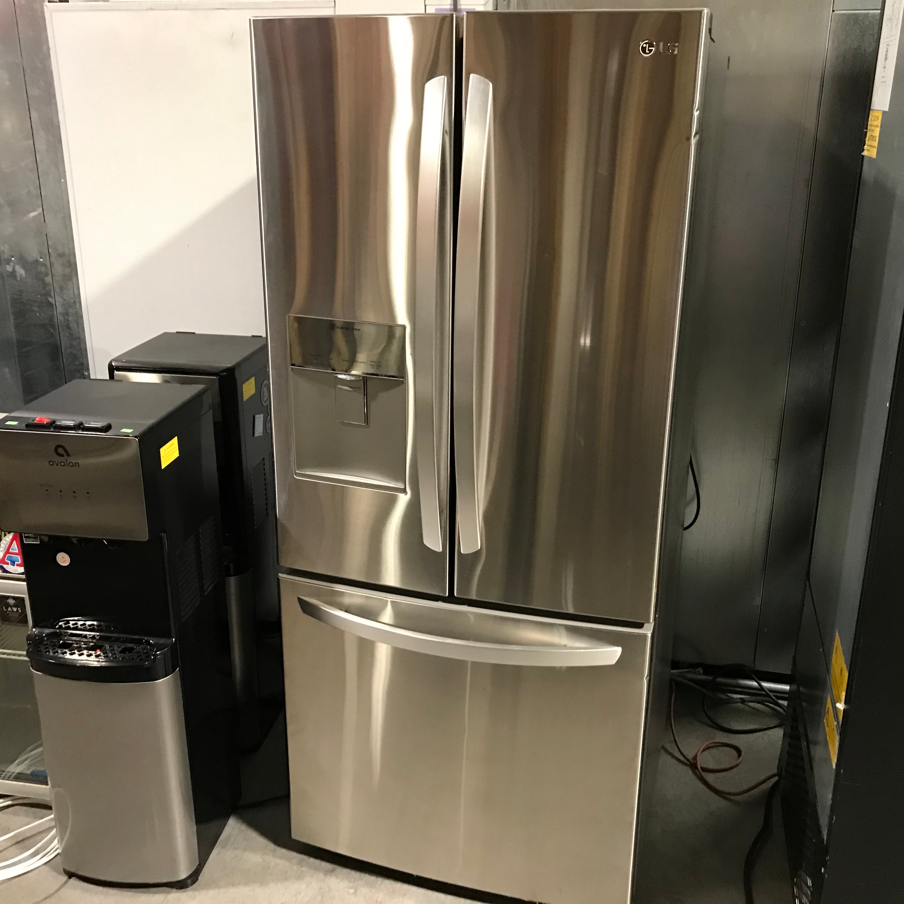 LG 30" Stainless Steel French Doors, Bottom Freezer Refrigerator 30"x 31"x 68.5"