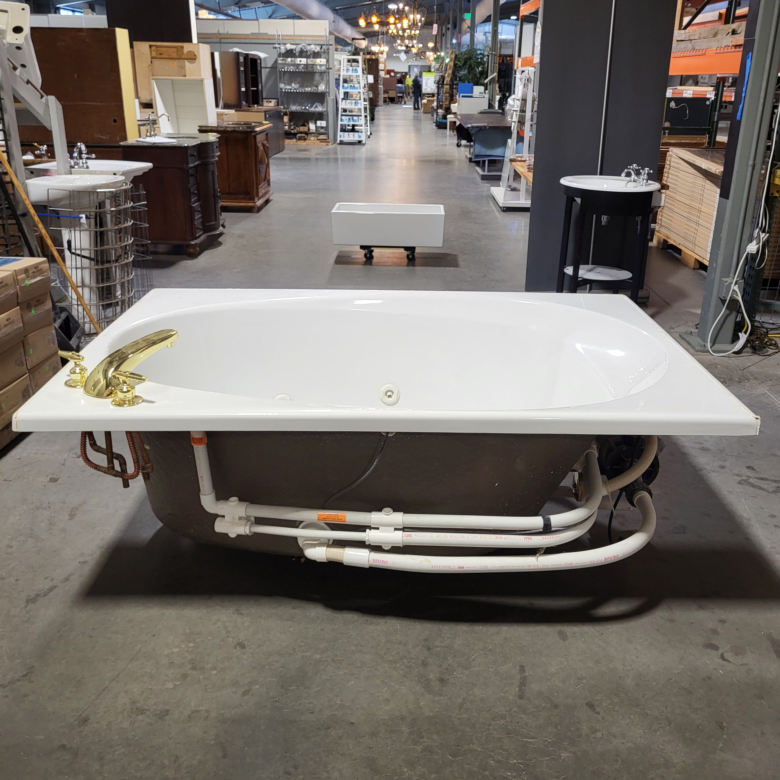 71.5"x 47.5"x 23.5" Kohler White Jetted Tub