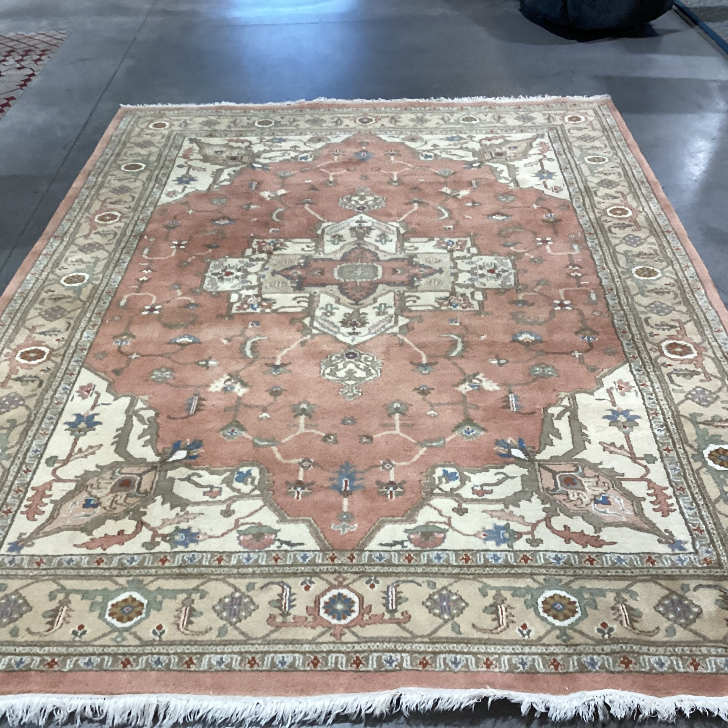 Peach & Cream Center Design & Border Detail Hand Woven Wool Rug 8'10"x 12'2"